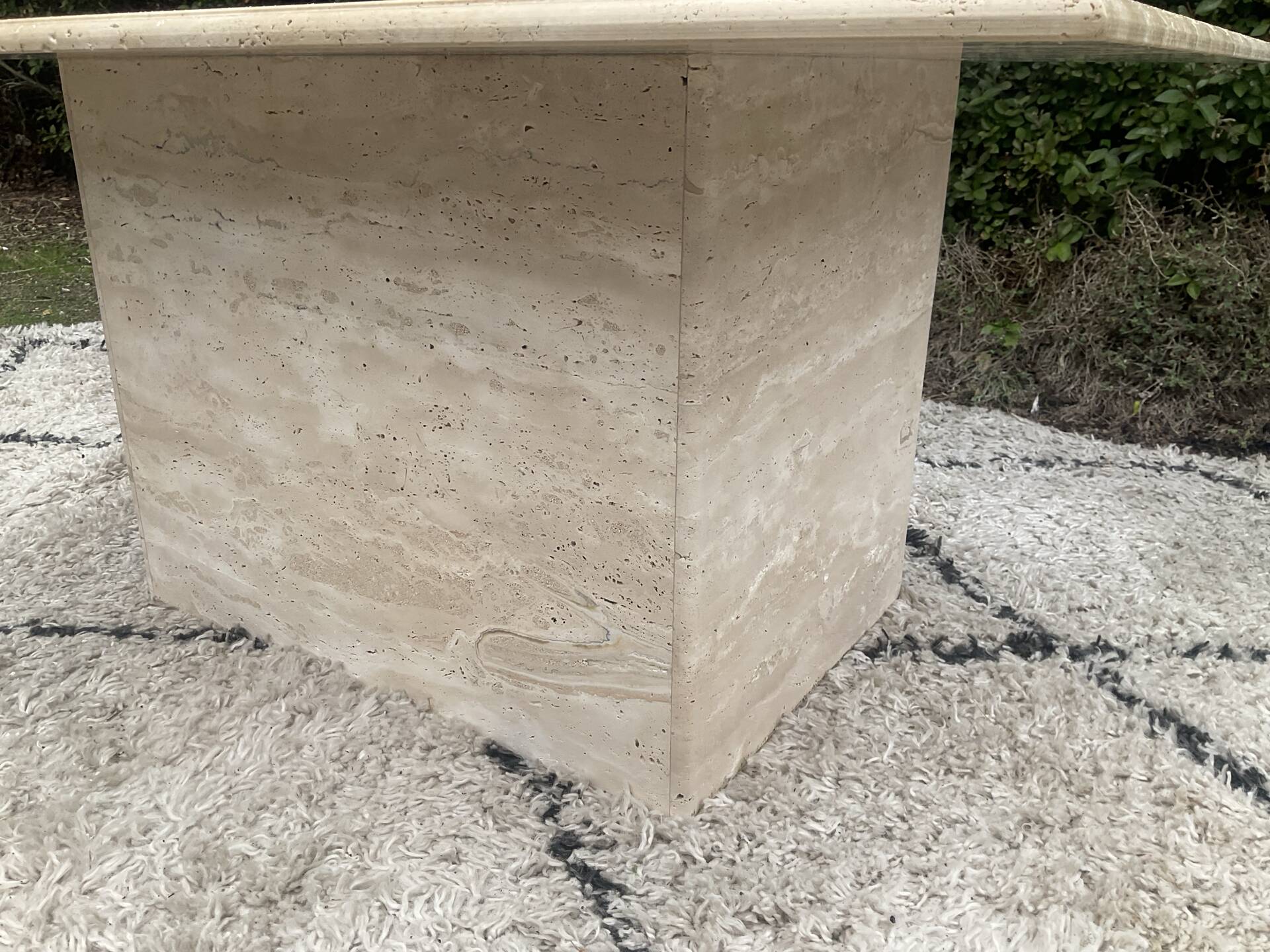 Table basse en travertin 