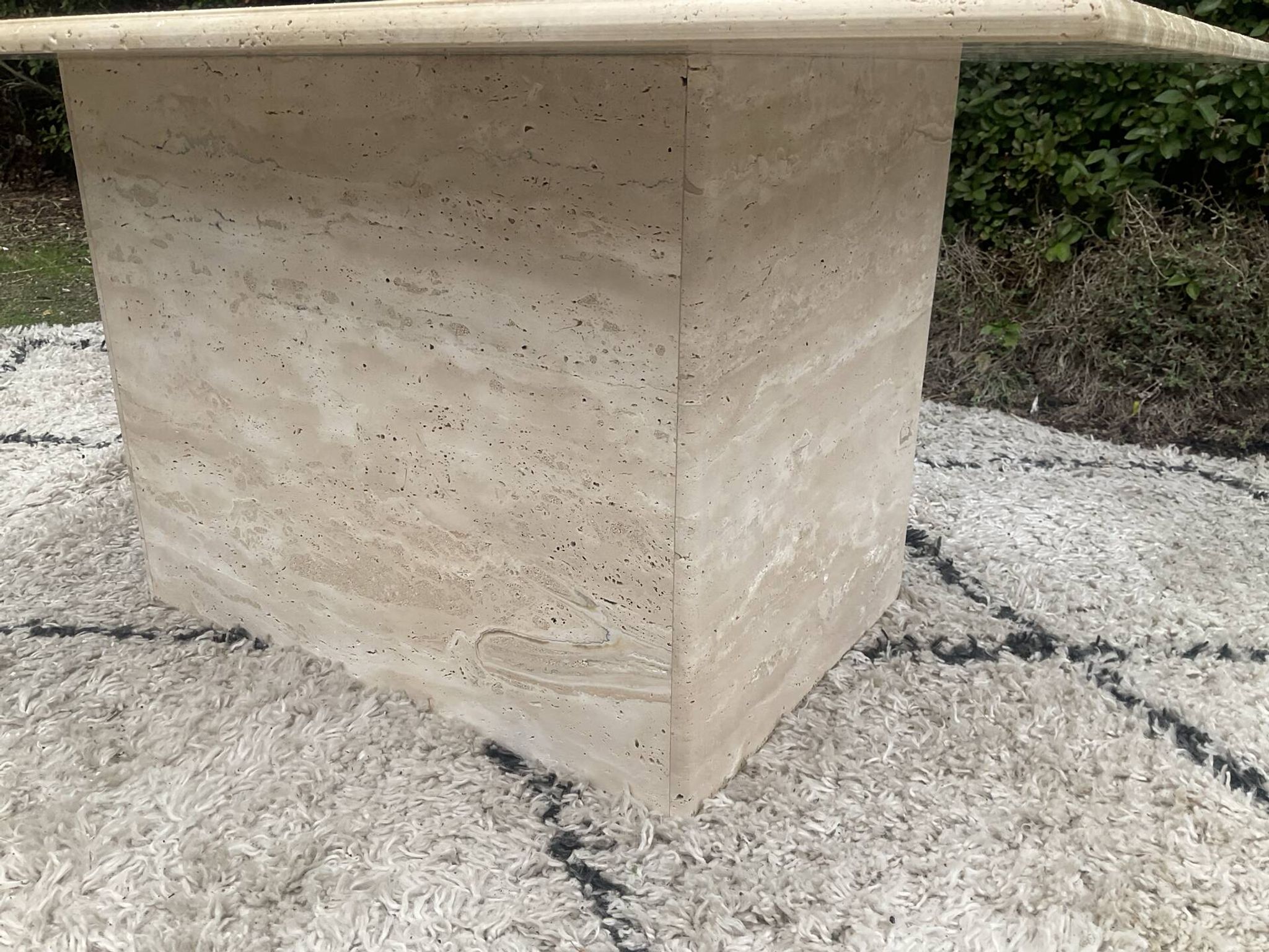Table basse en travertin 