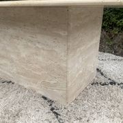 Table basse en travertin 