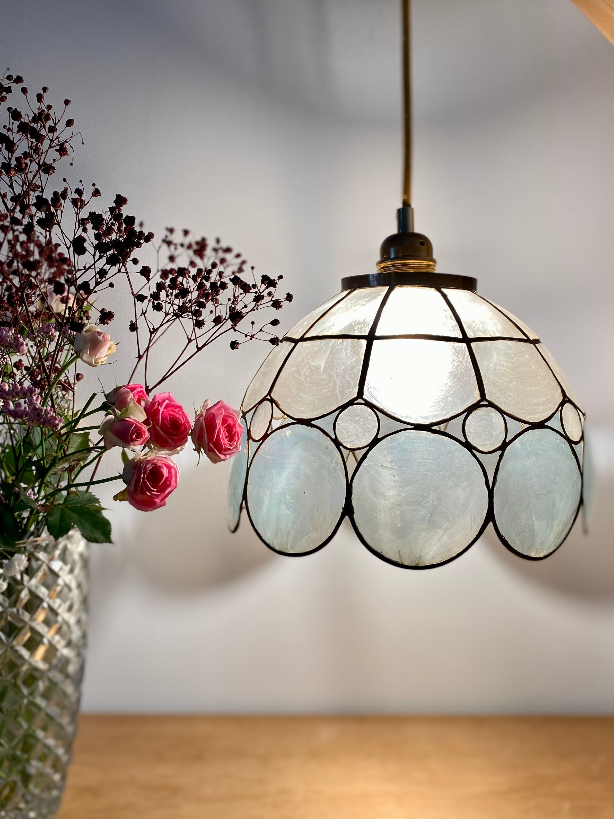 Vintage lampshade suspension in mother-of-pearl and brass