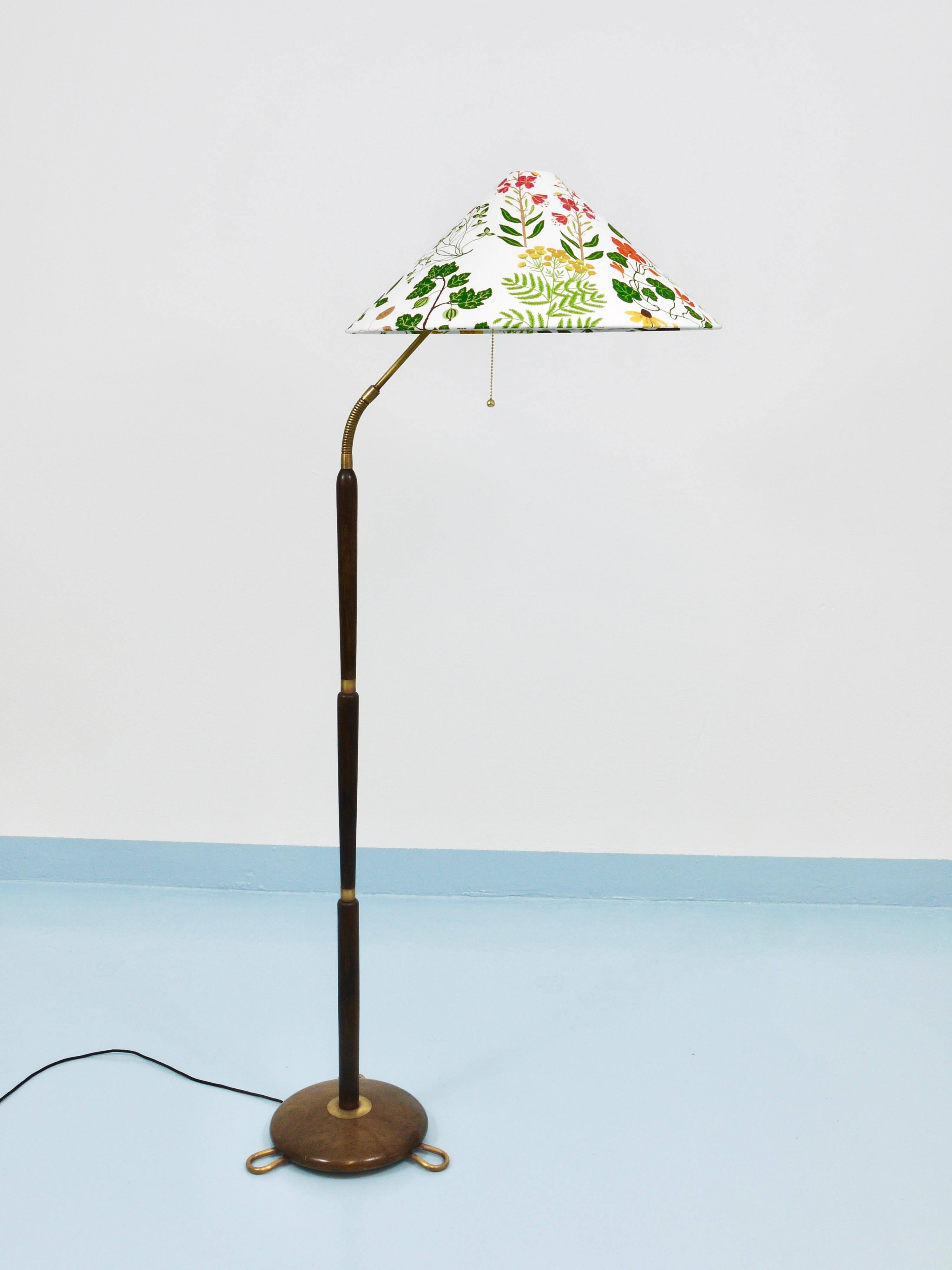 Lampadaire réglable en noyer et laiton des années 1940, Rupert Nikoll Vienne, Autriche, années 1950