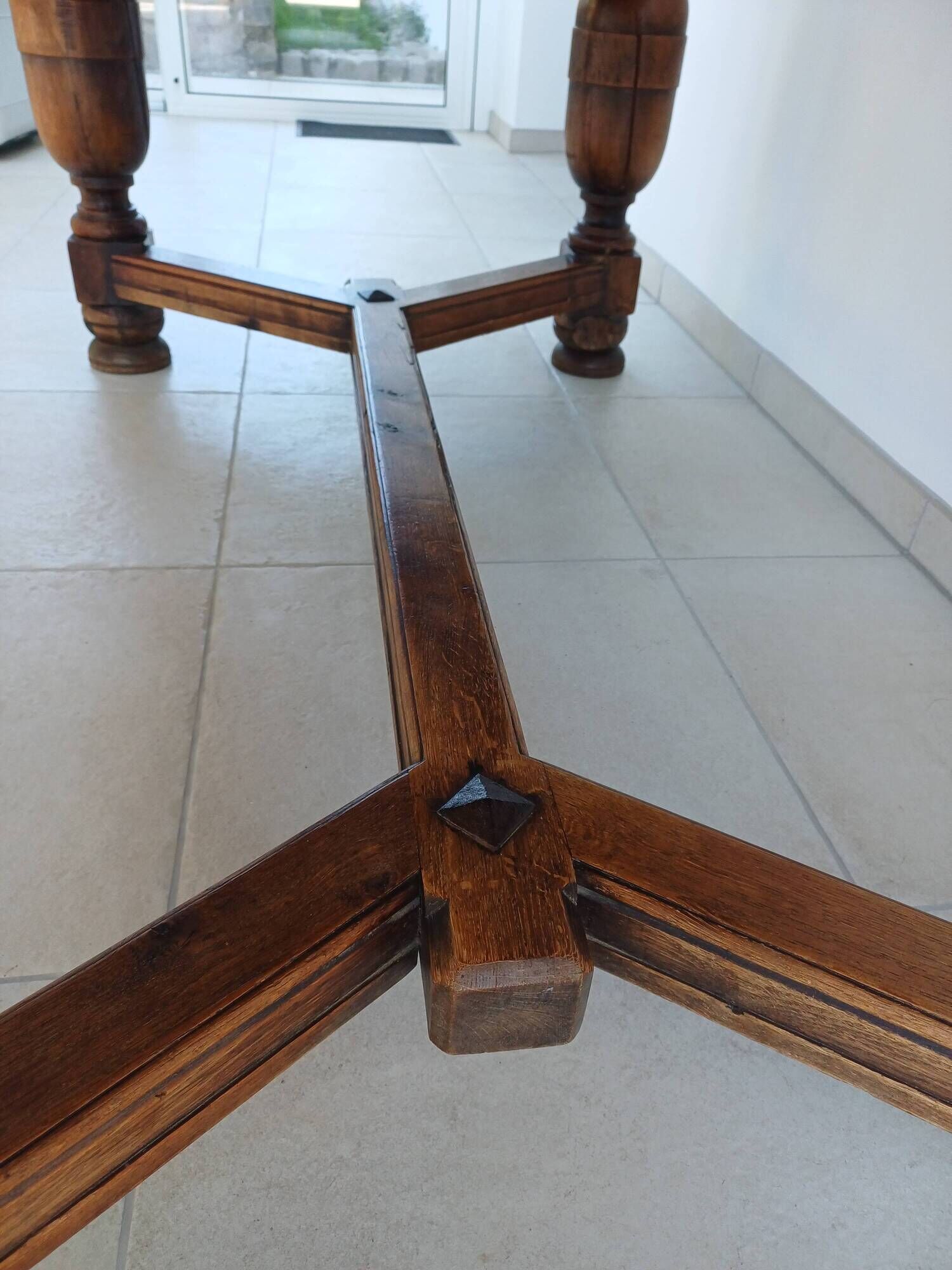 Centenary table in solid oak – Spanish Renaissance style (180 cm).