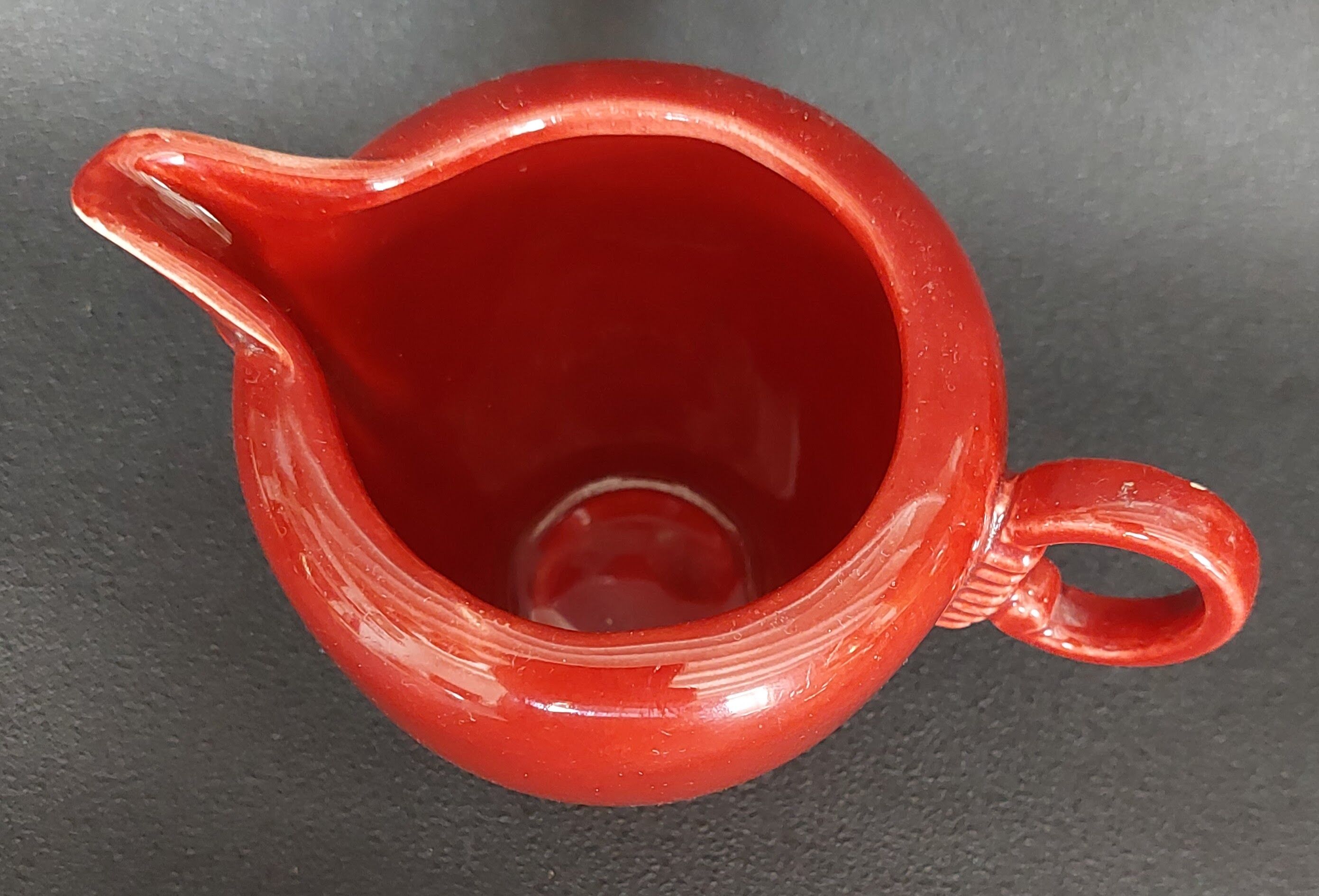Ceramic cream pot in raspberry colour B. Letalle Saint Clément.