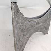 Table basse brutaliste ronde en aluminium coulé avec verre éclairé, années 1970