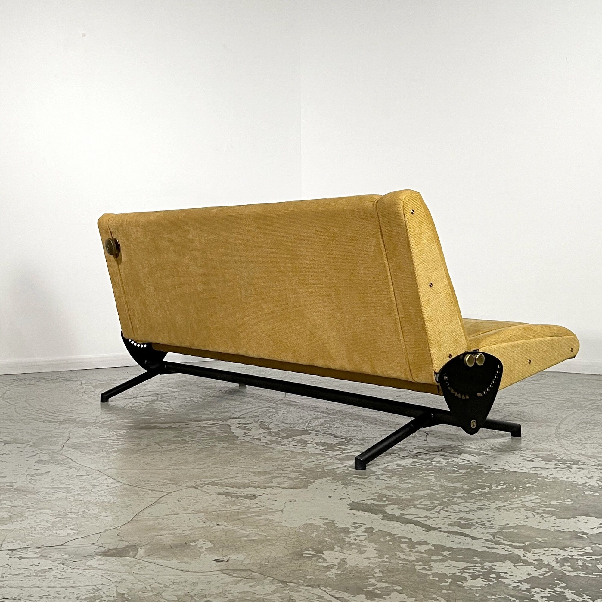 Sofa bed D70 by Osvaldo Borsani for Tecno Italy 1954