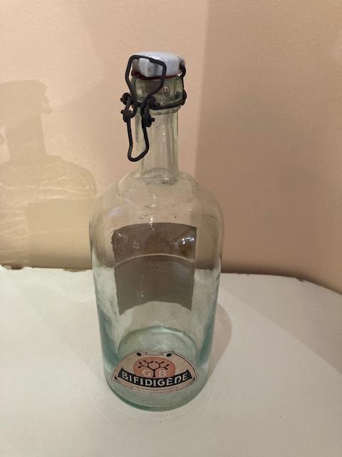 Pharmacy bottle with porcelain stopper