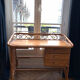 Bureau vintage Bonton en rotin et bois, 3 tiroirs