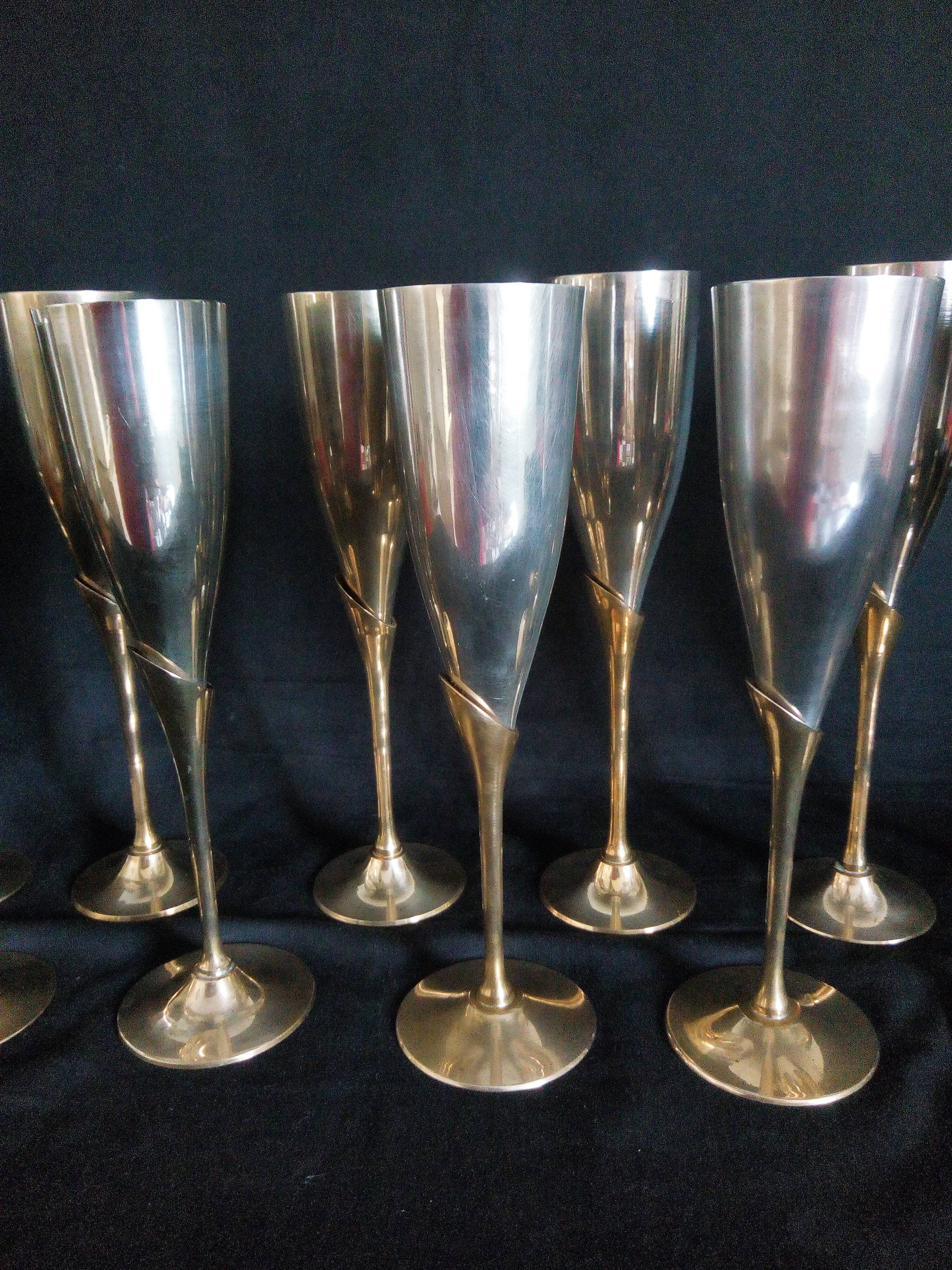 Lot of 12 silver metal flutes on brass stand