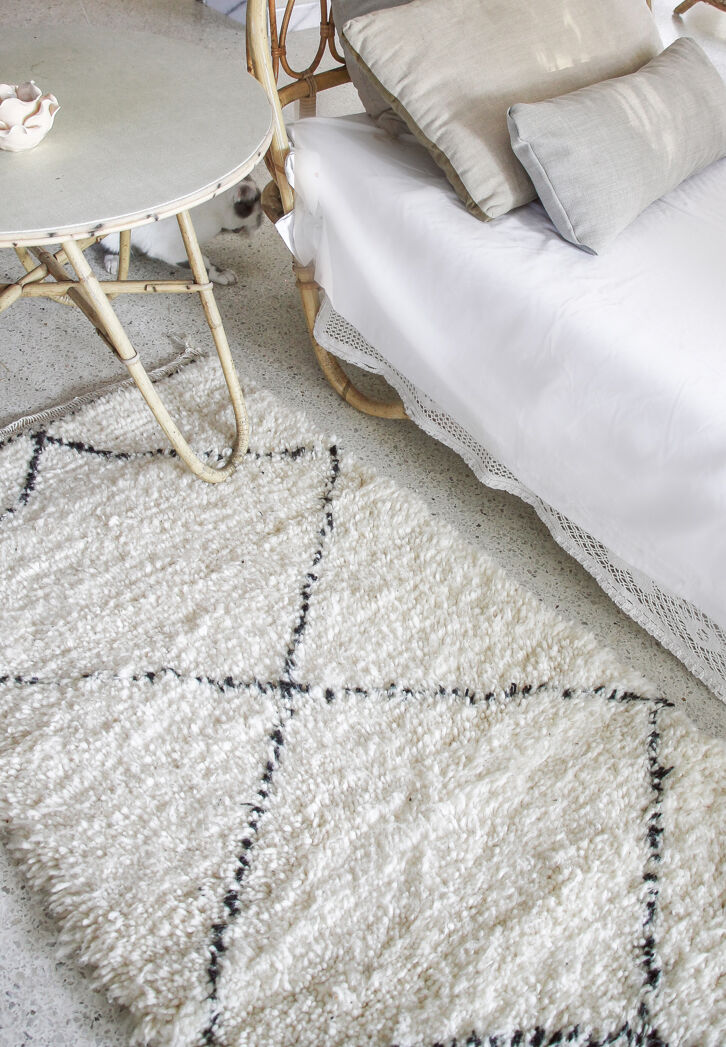 Berber carpet Beni Ouarain with diamonds - 67x171cm