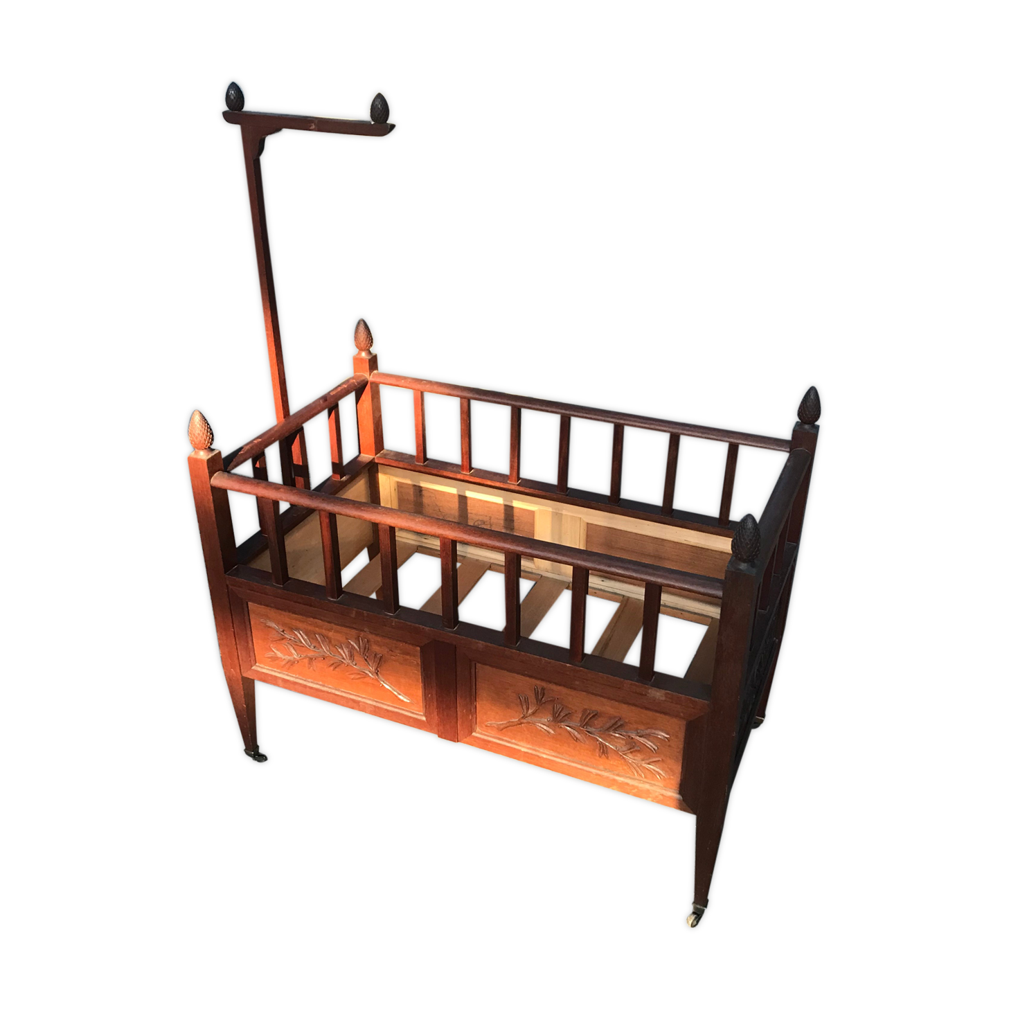 Provençal child bed in carved wood