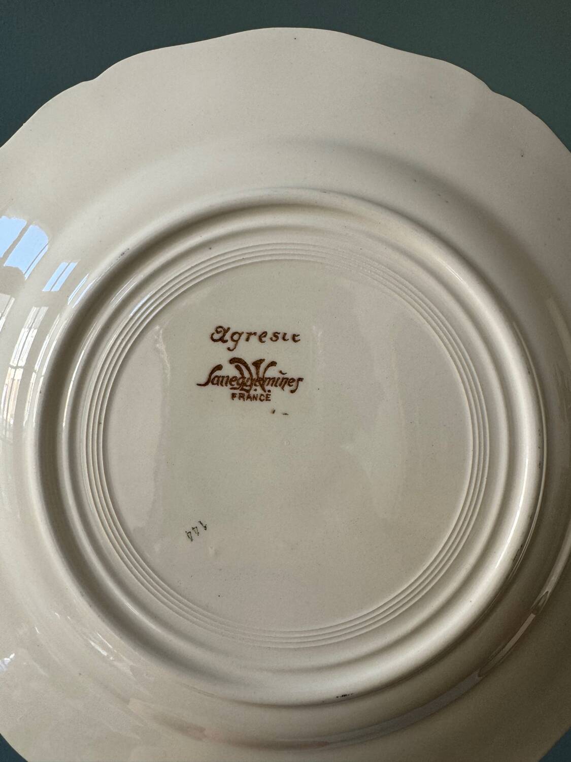 Series of 8 Digoin Sarreguemines flat plates, Agreste collection