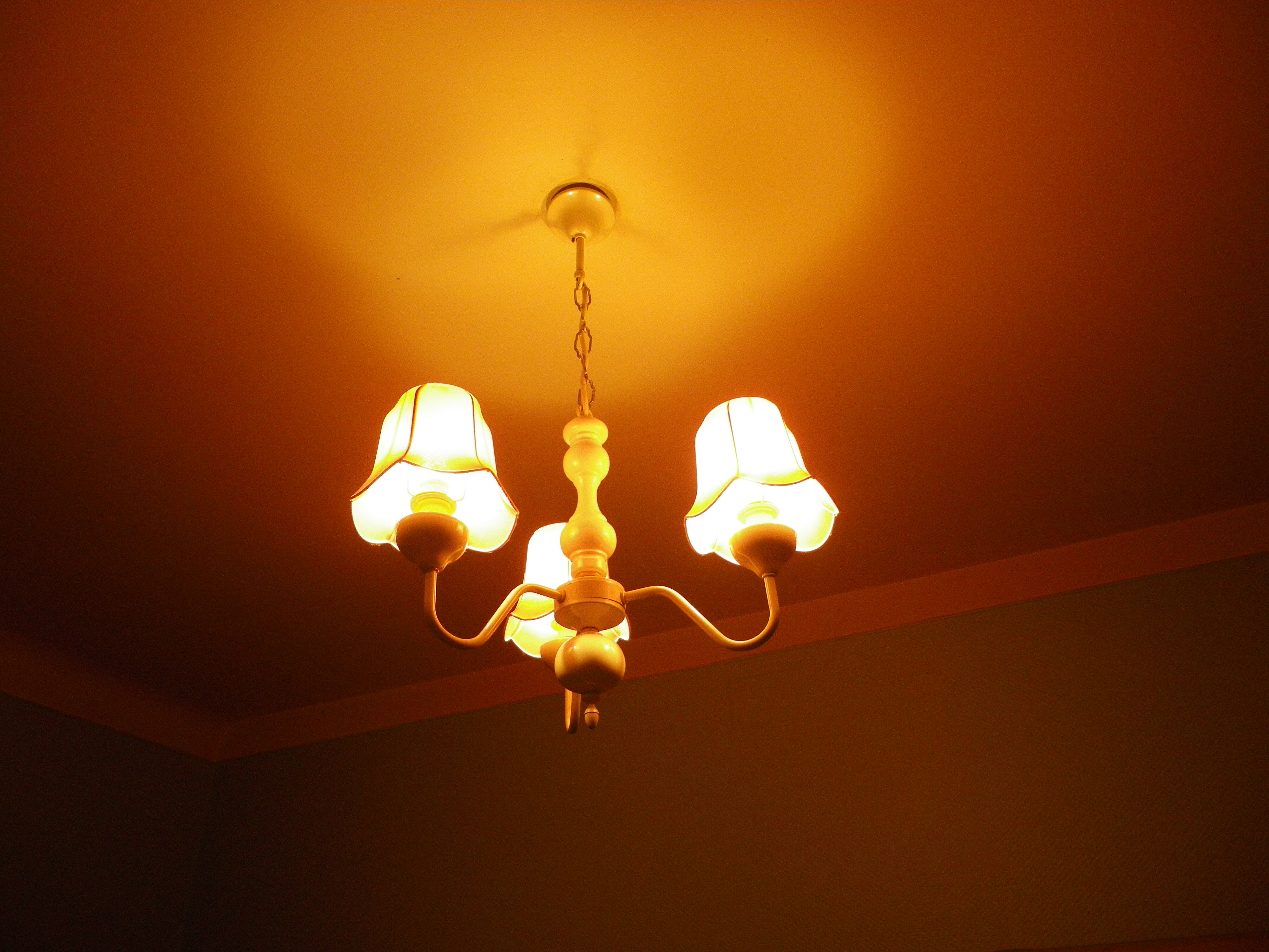 Lasuffed white metal suspension - 3 pink lampshades