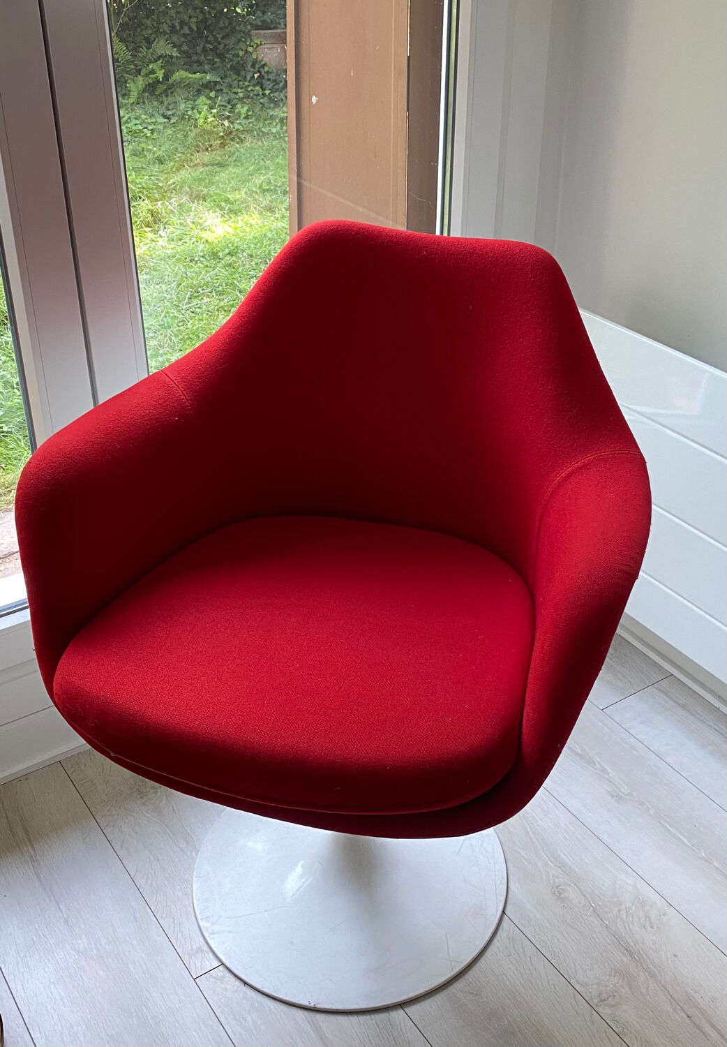 Fauteuil Tulip pivotant par Eero Saarinen
