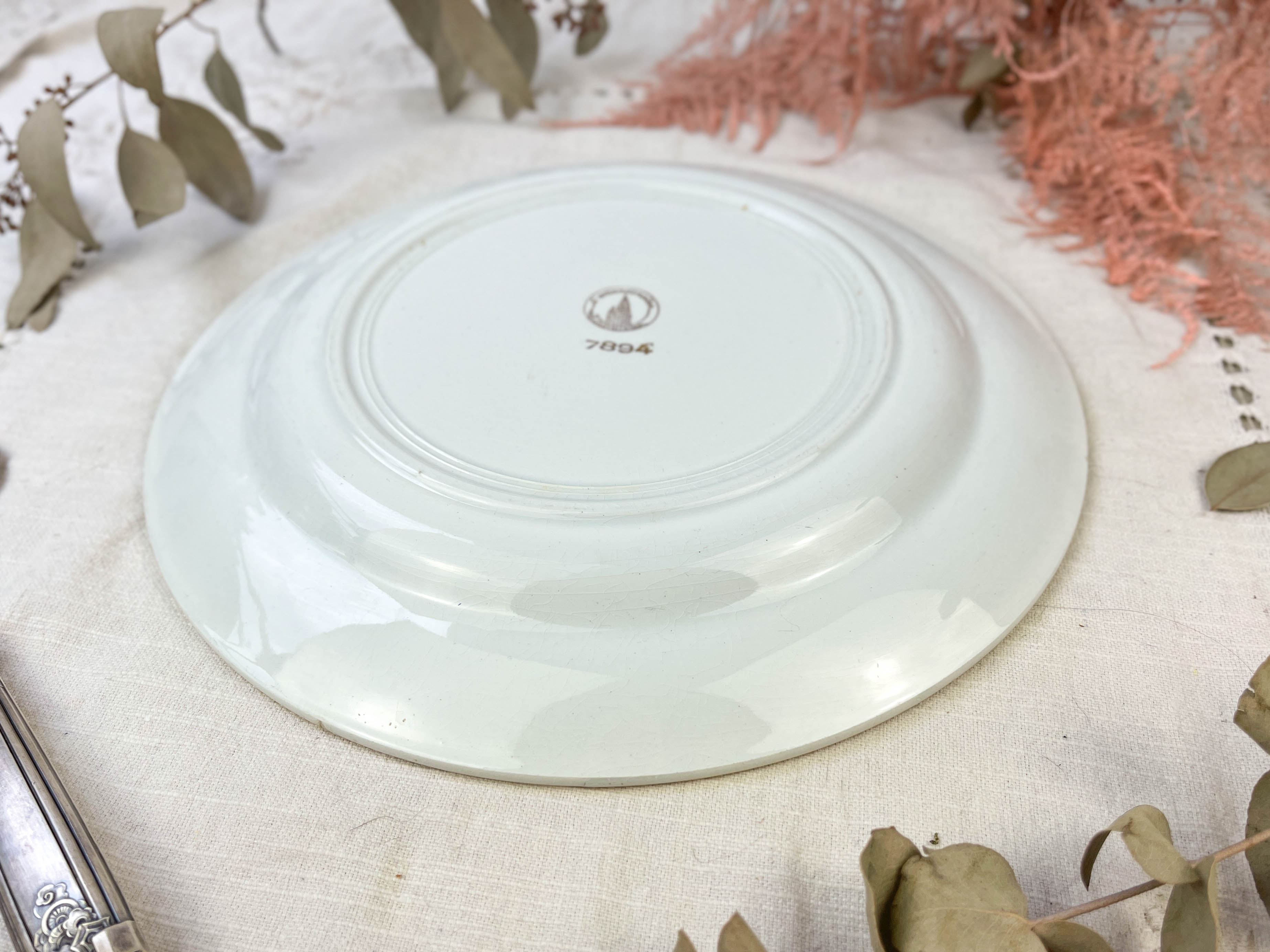 Round golden yellow dish l'amandinoise 7894