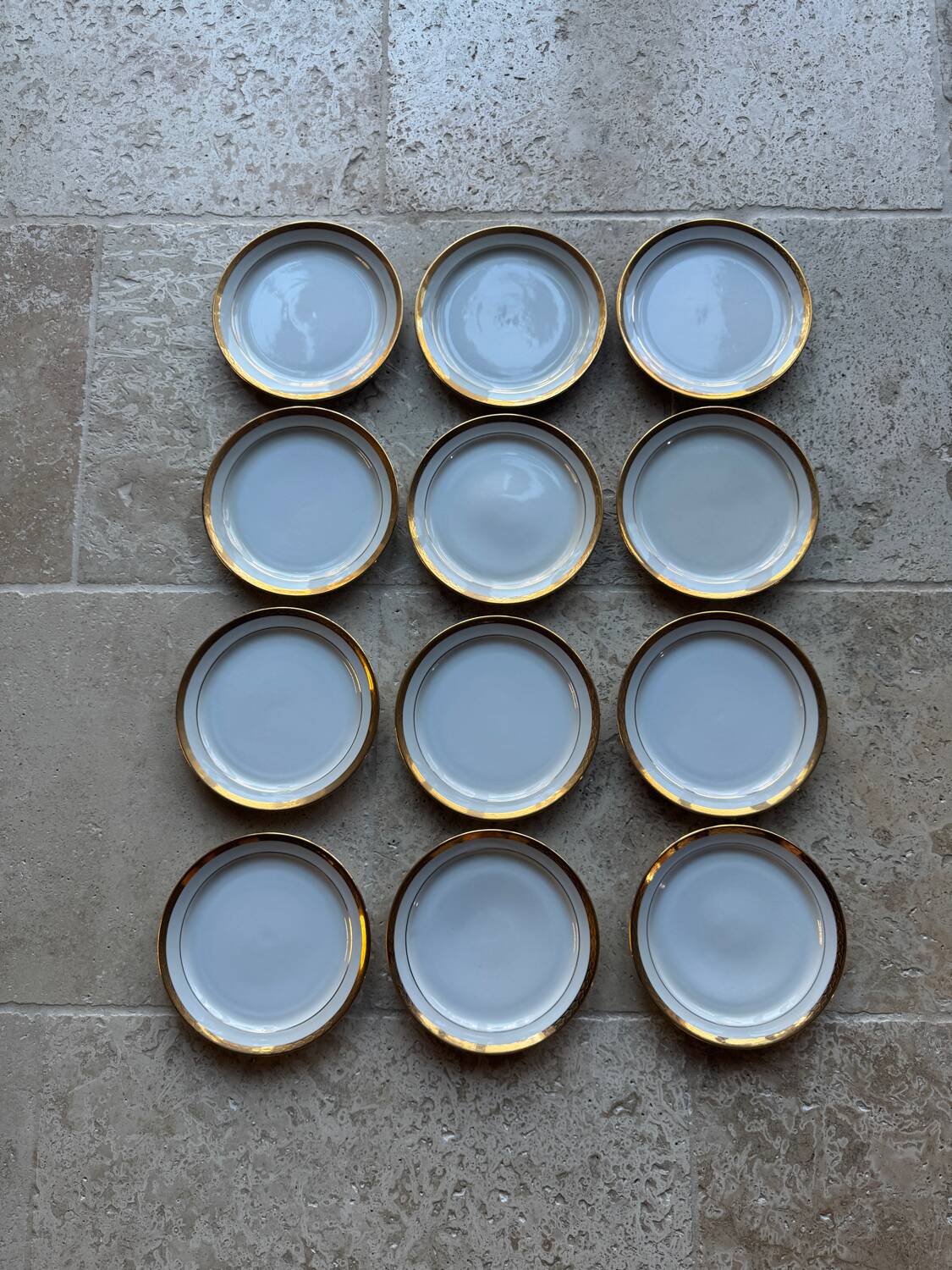 12 Saint-Amand porcelain dessert plates