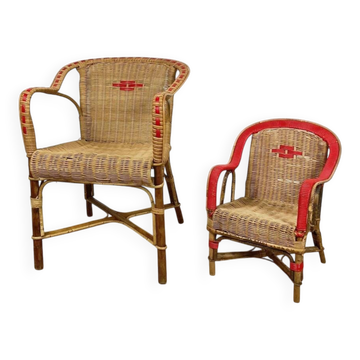 A pair of old wicker armchairs for adult and child.