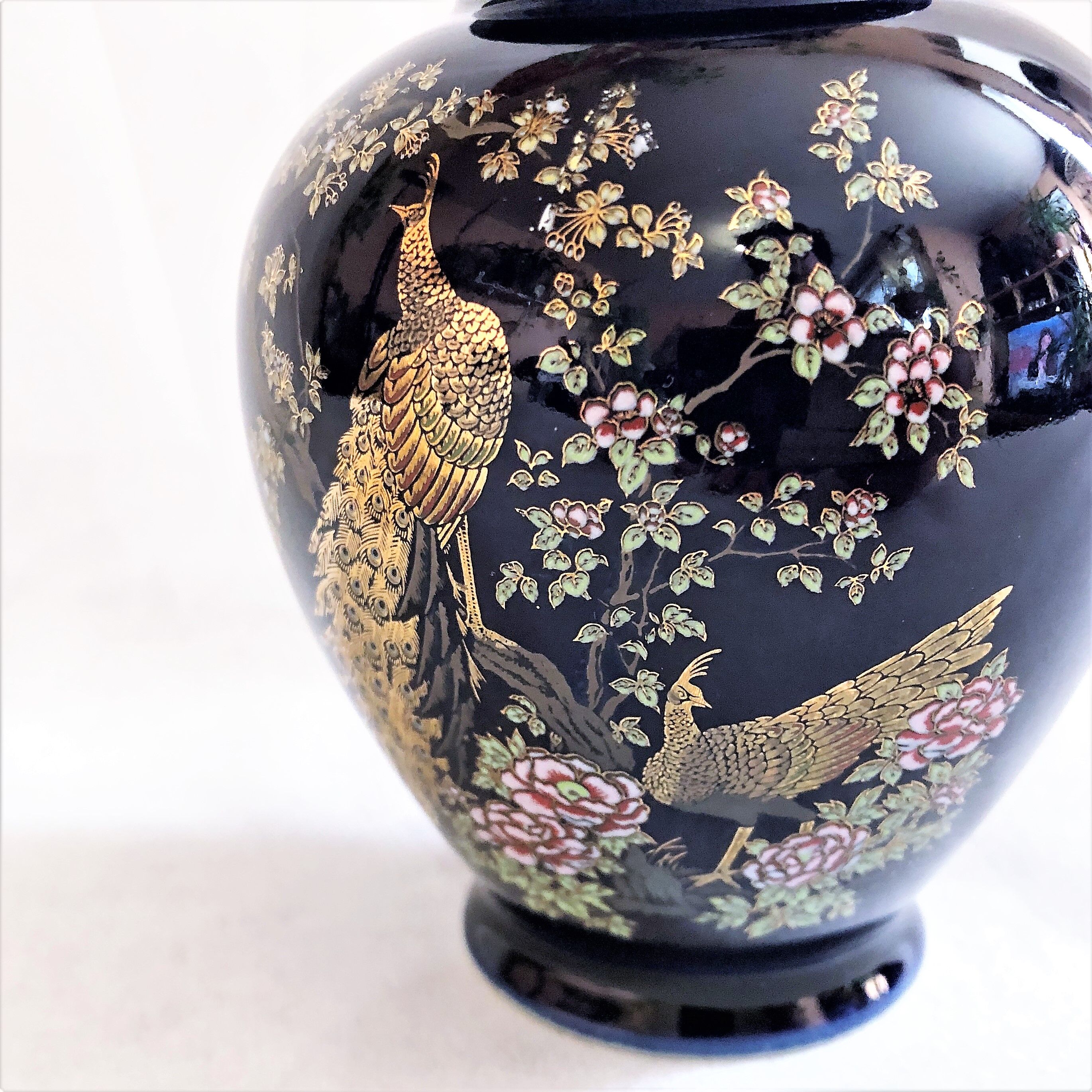 Potiche cobalt blue porcelain lid jar decorated with peacocks