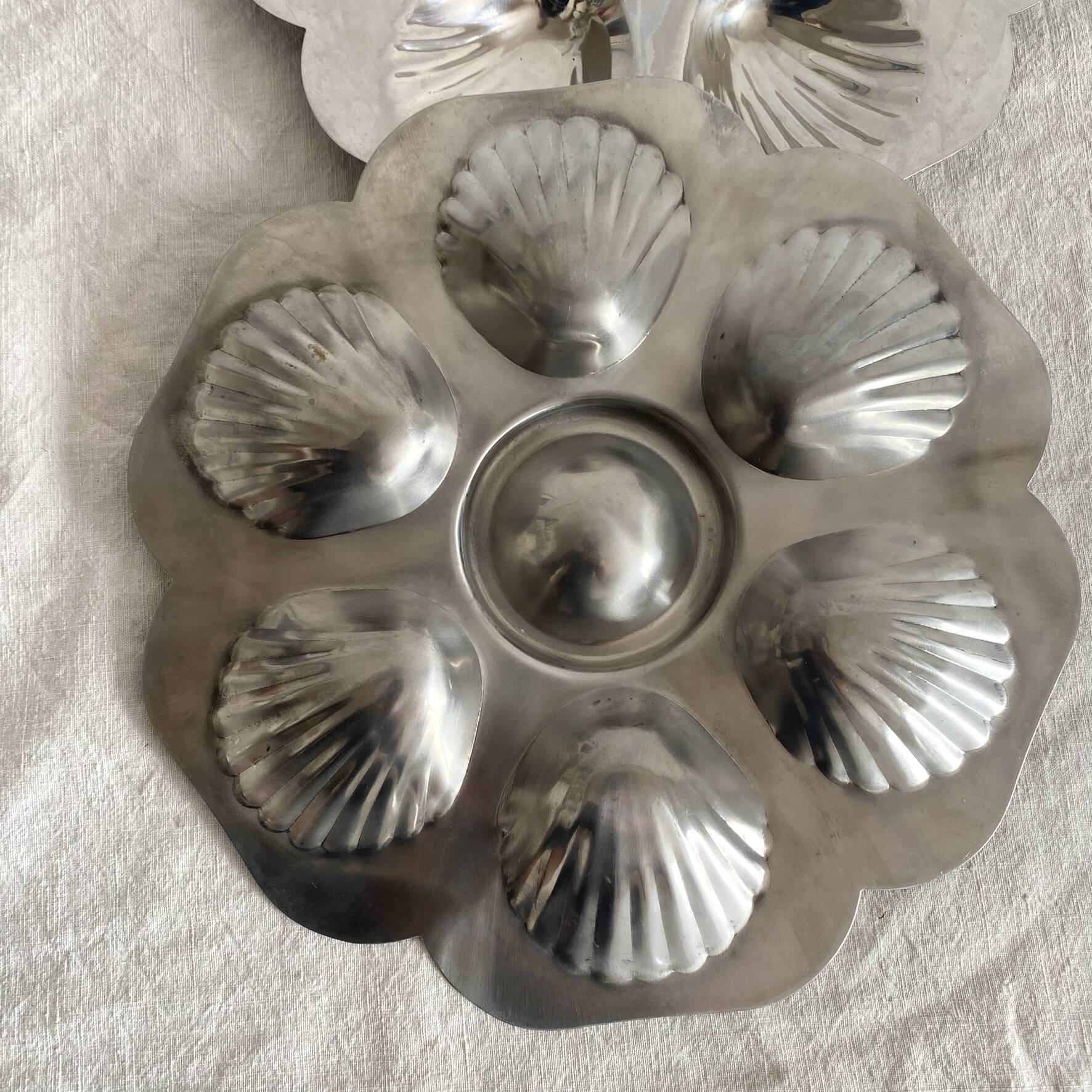 Stainless steel oyster plates
