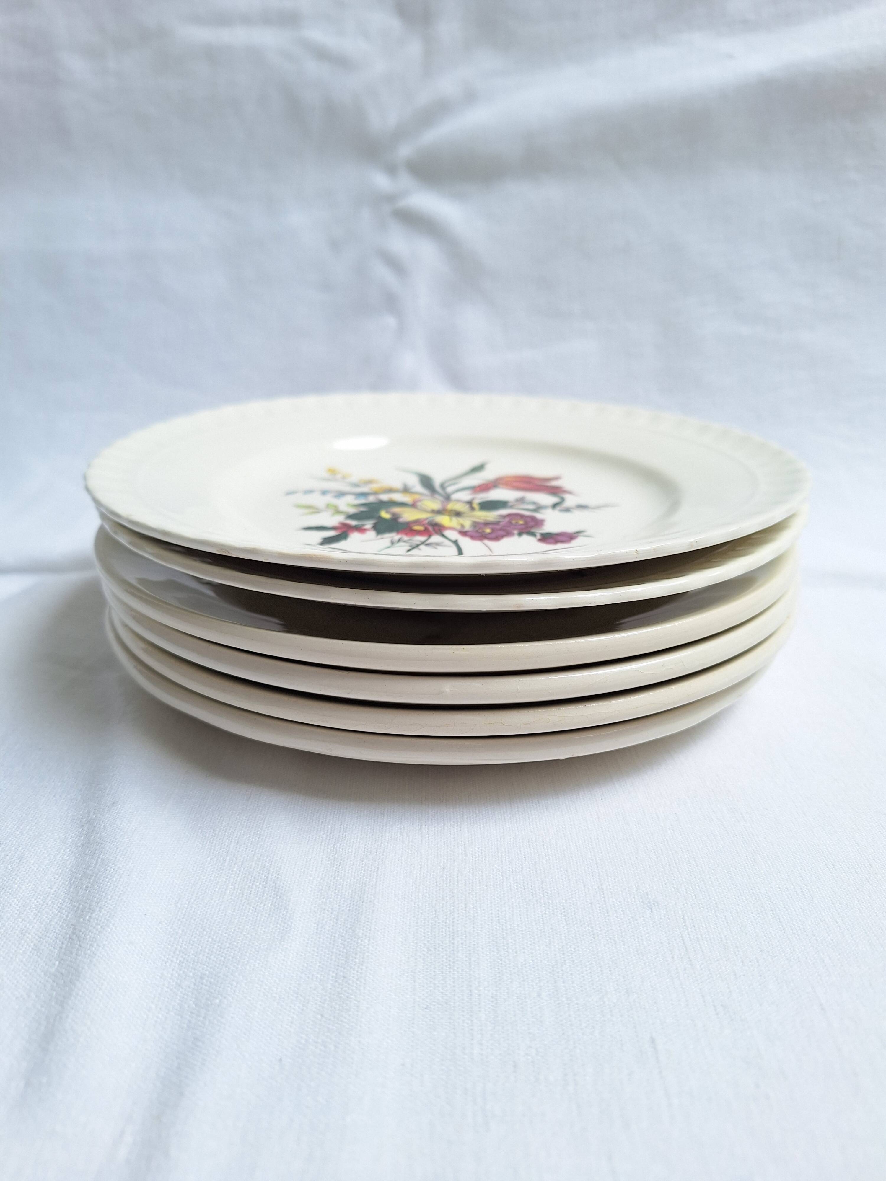 Assiettes à dessert avec fleurs St Amand et Galluis