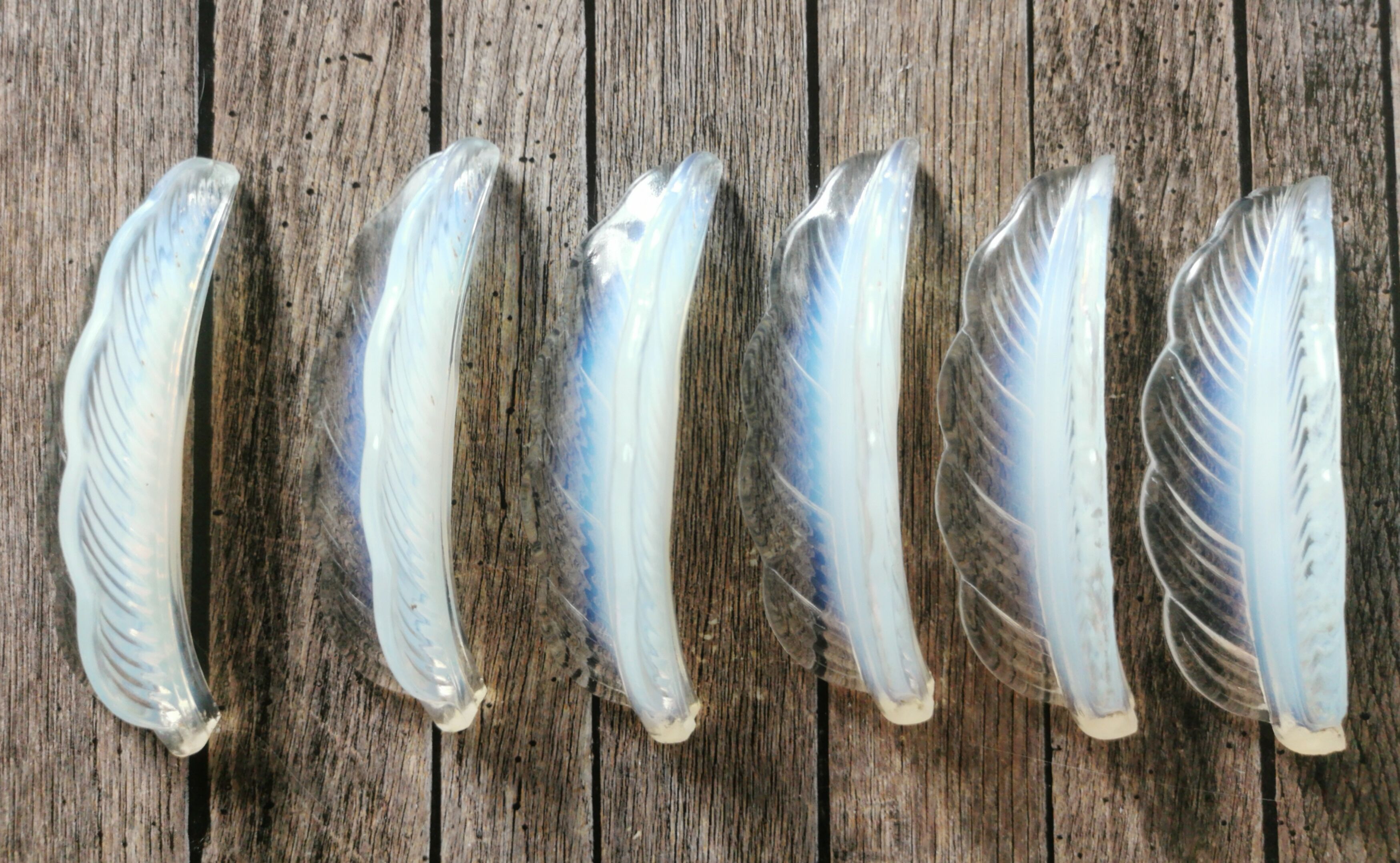 Opalescent glass leaf knife holder