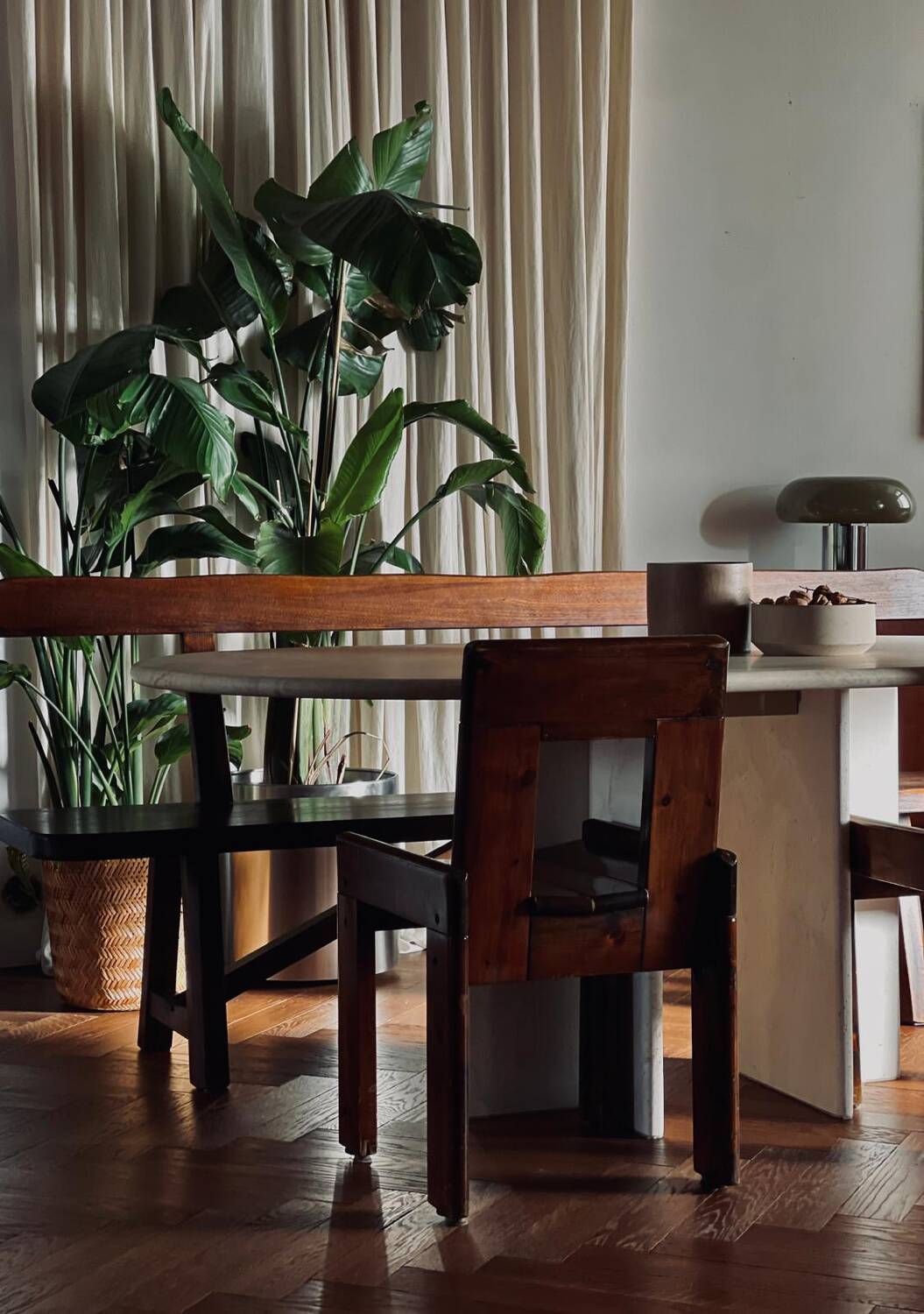 Table à manger Roche Bobois en travertin italien – Années 70/80