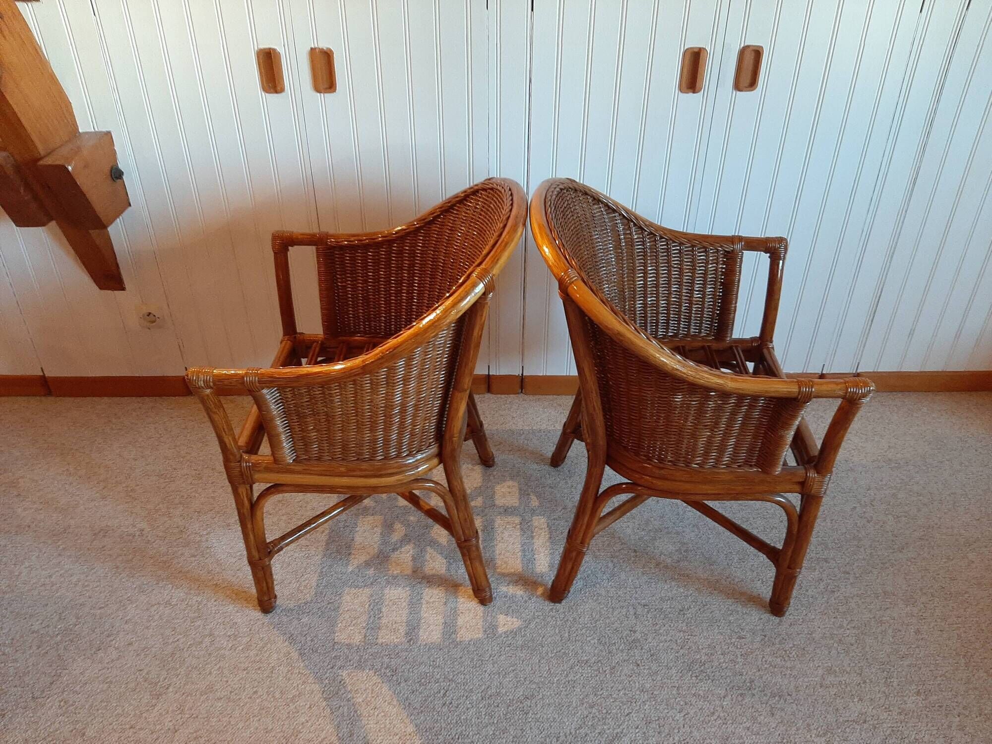 Set of 2 armchairs in adult varnished woven rattan