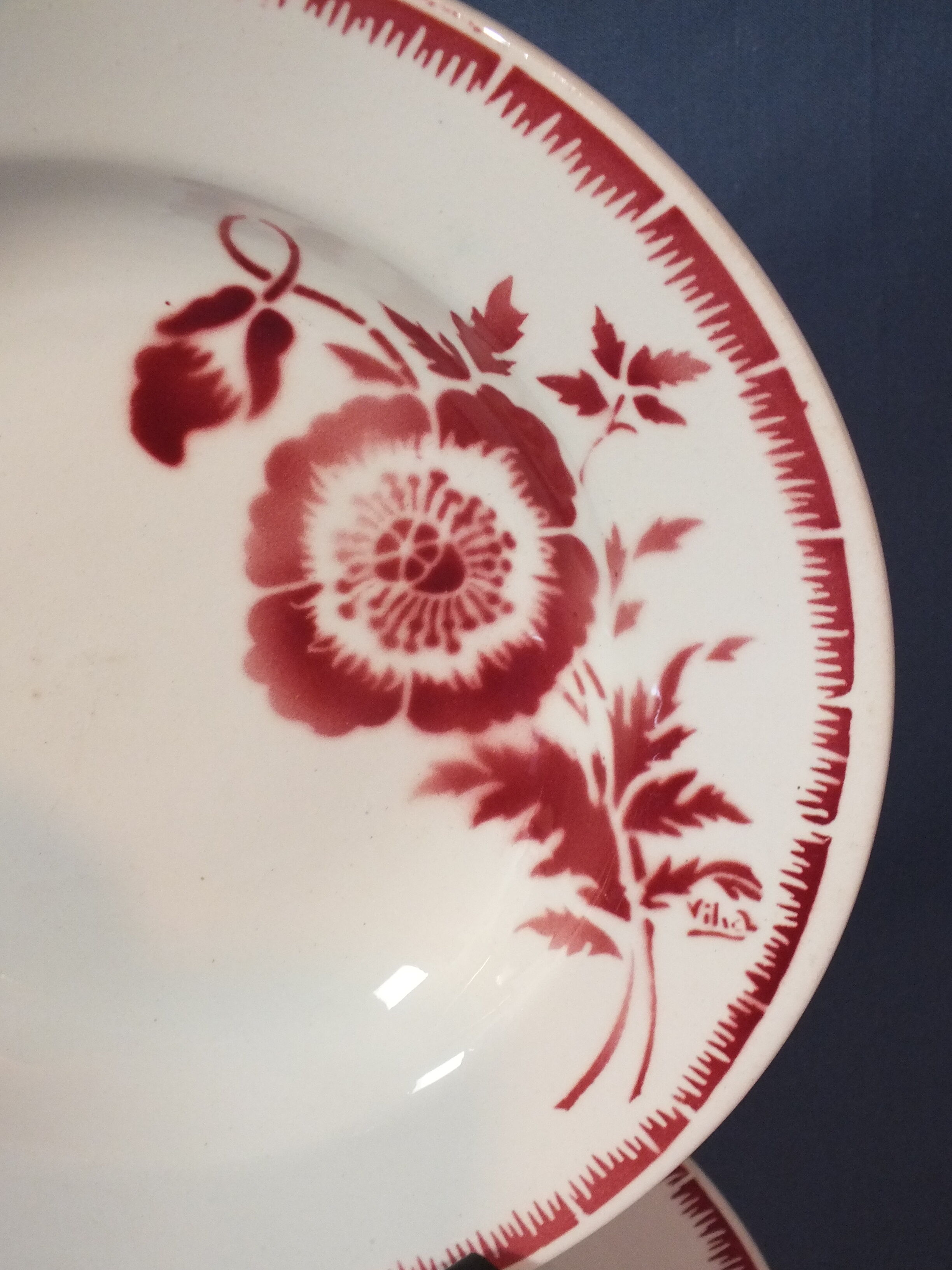 6 Vintage hollow plates - Vika in Iron Land - Sté Amandinoise