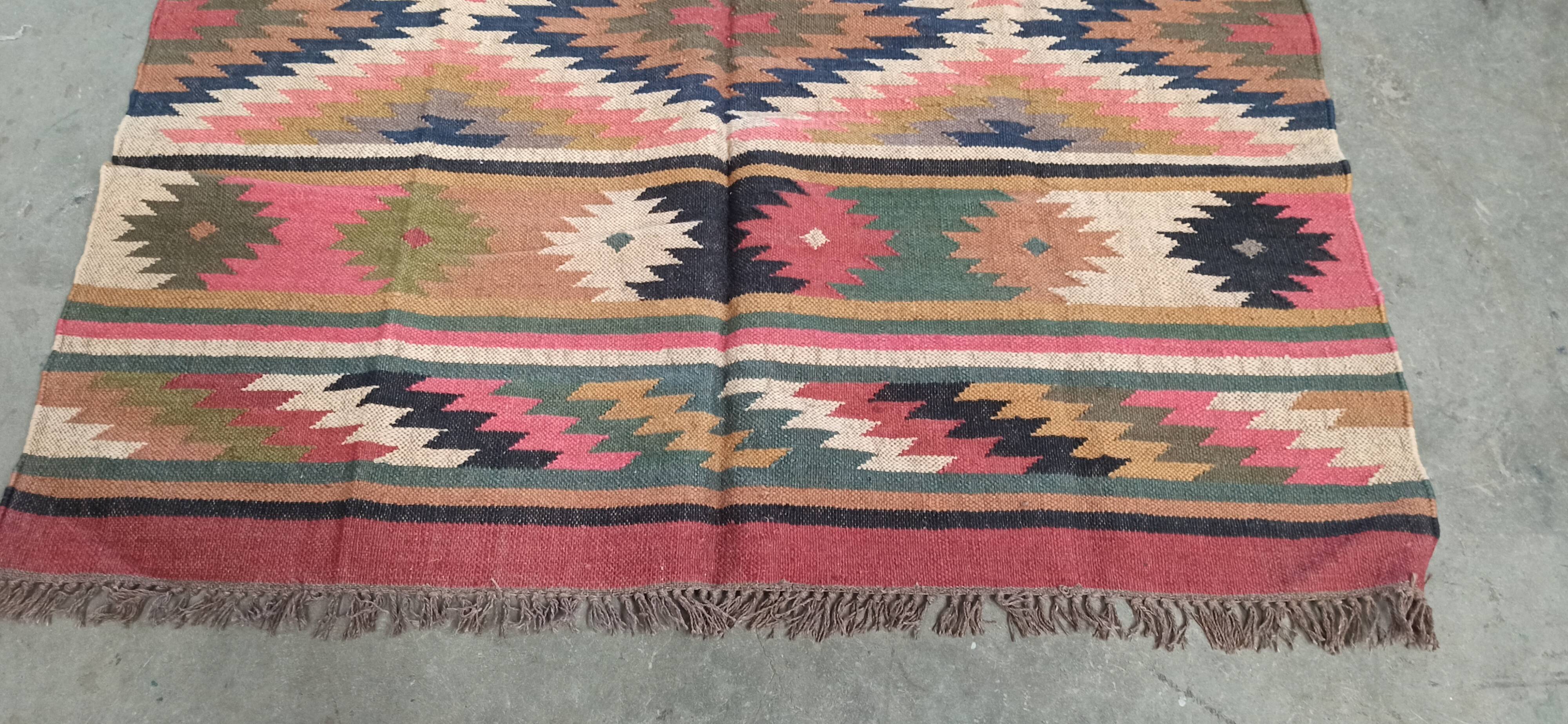 Kilim rug in jute and cotton. 160cm x 250cm