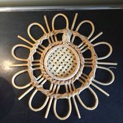 Miroir soleil, fleur vintage en rotin et bois
