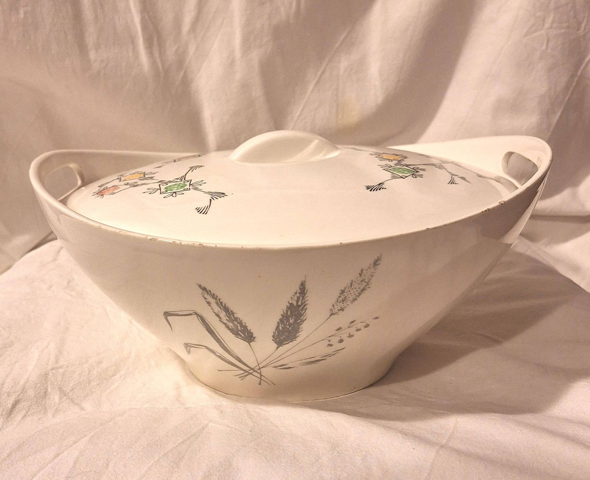 Soupière en porcelaine de Gien