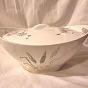 Soupière en porcelaine de Gien