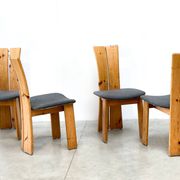 Ensemble de quatre chaises sculpturales brutalistes en chêne