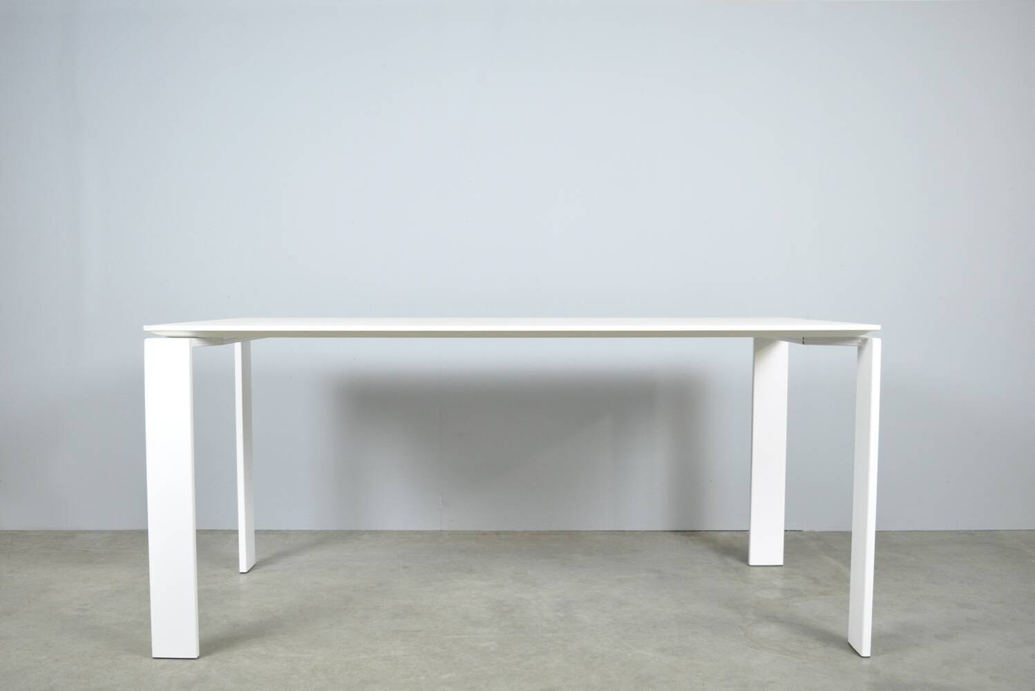 KARTELL / Table à manger italienne moderne vintage blanche / Ferruccio Laviani / 2000