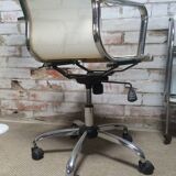 Swivel office chair