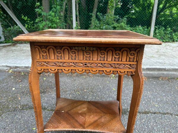 Coiffeuse travailleuse de style Louis XV en bois massif des années 1920