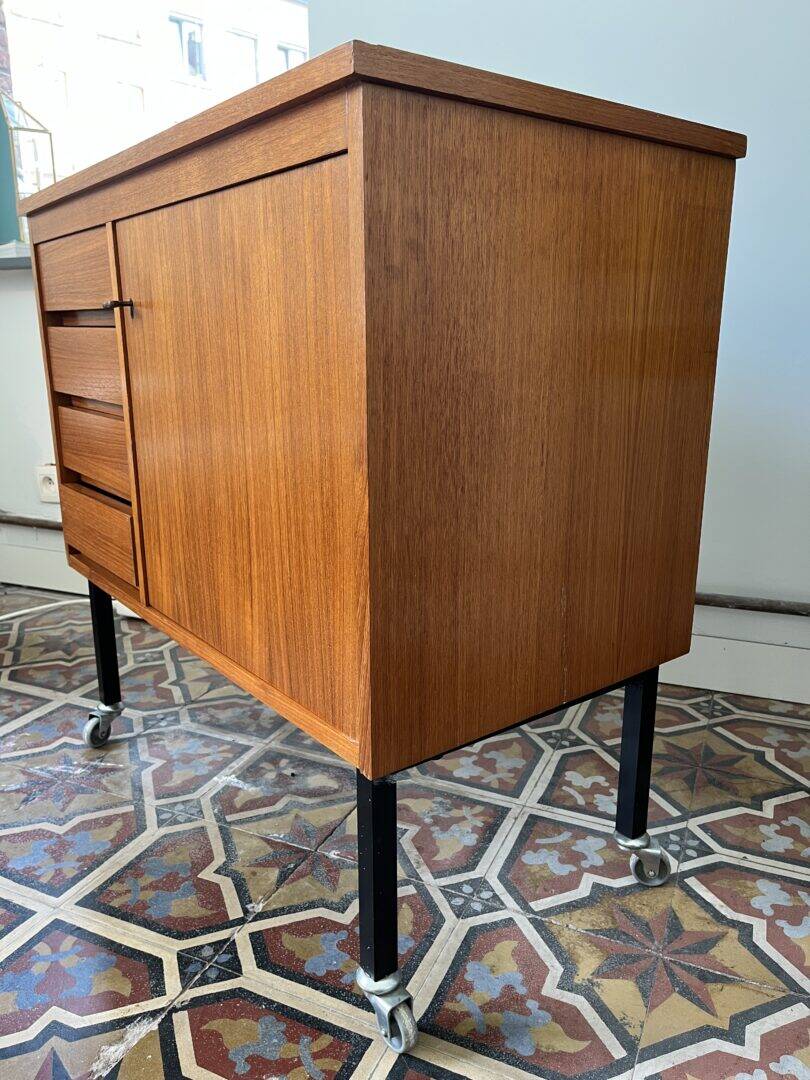 Vintage chest of drawers