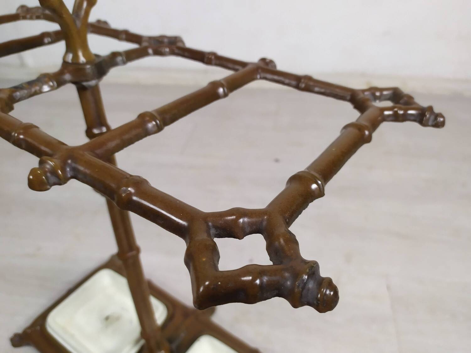 Cast iron umbrella stand