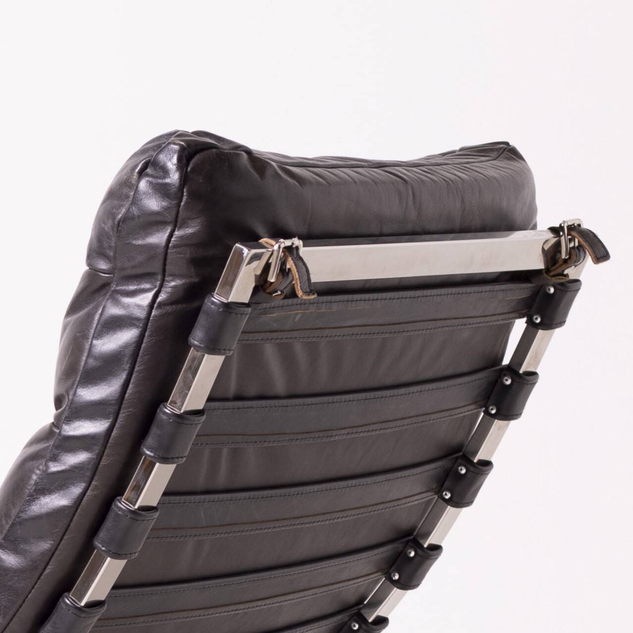 Oviedo mid-century vintage style chaise longue in dark brown leather and chrome