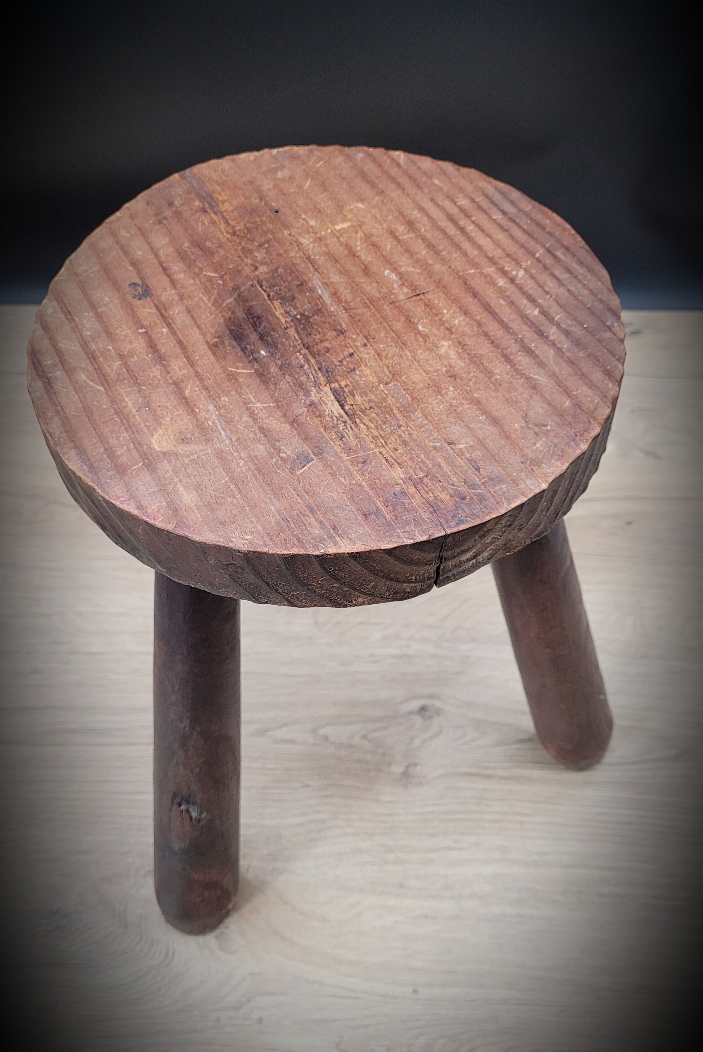 Low stool tripod feet pencil