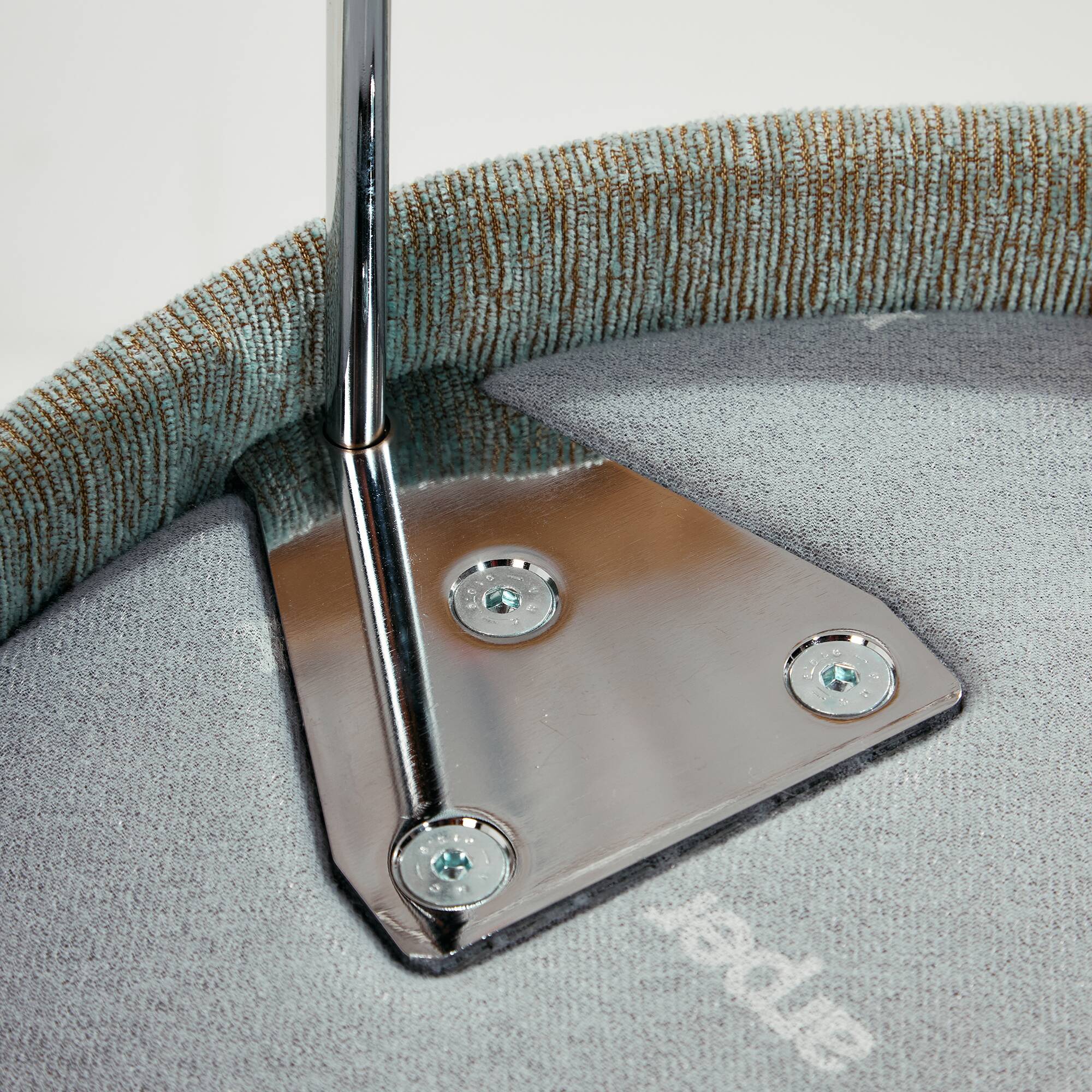 Colina armchair by Lievore Altherr Molina for Arper