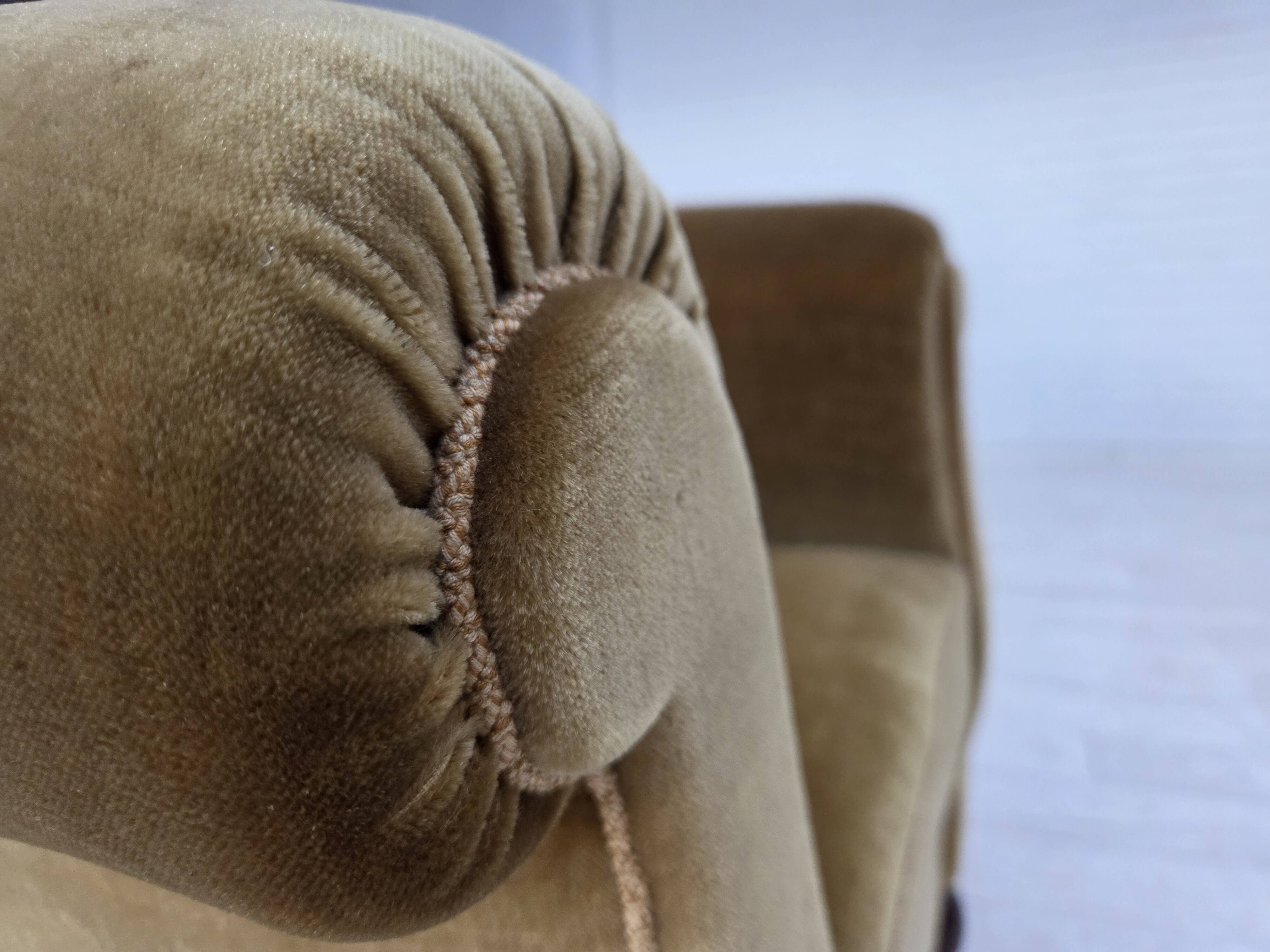 Fauteuil danois en velours vert clair et chêne, années 1960