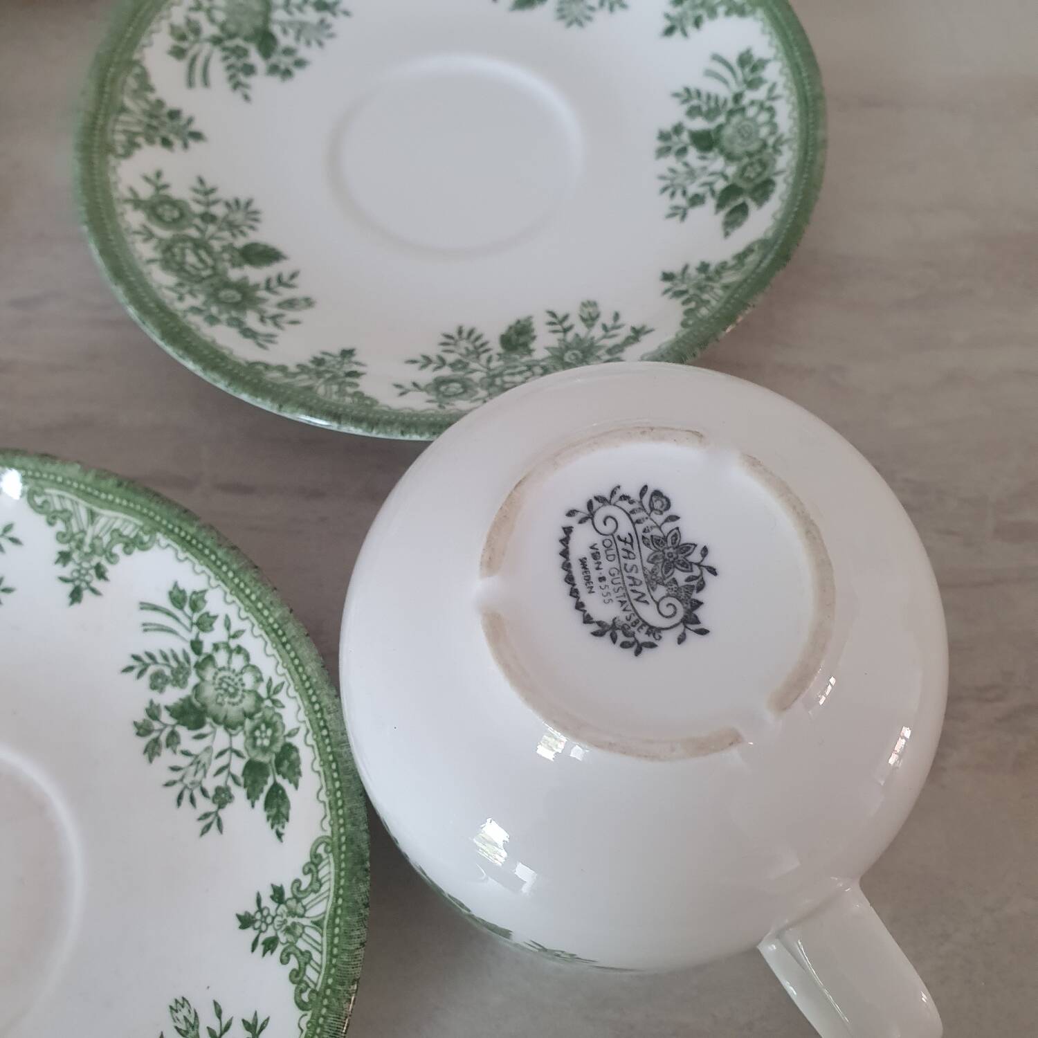 Tasses et sous-tasses en porcelaine Old Gustavberg, collection Fasan