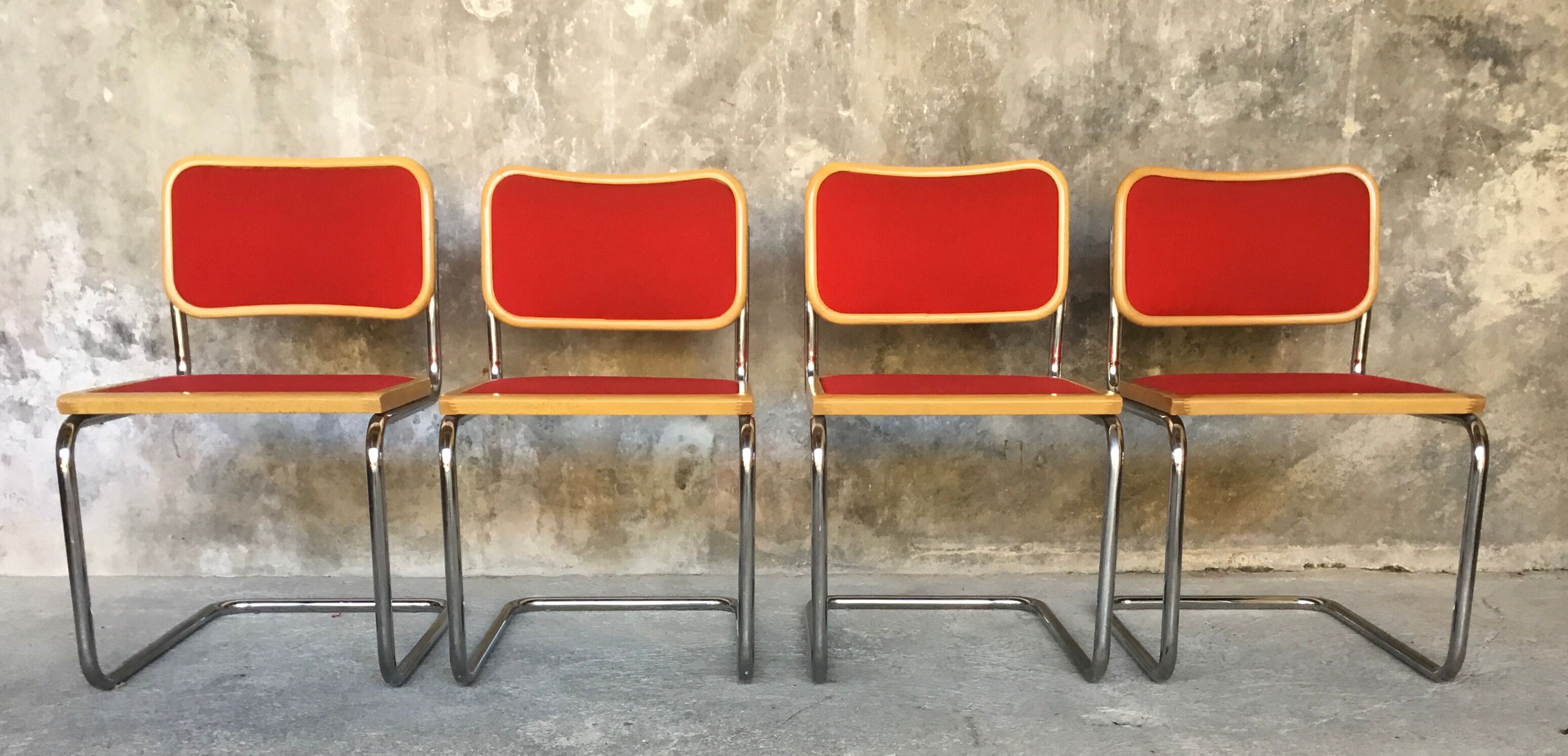 Ensemble de 4 chaises cesca bois et rouge, modèle B32 par Marcel Breuer