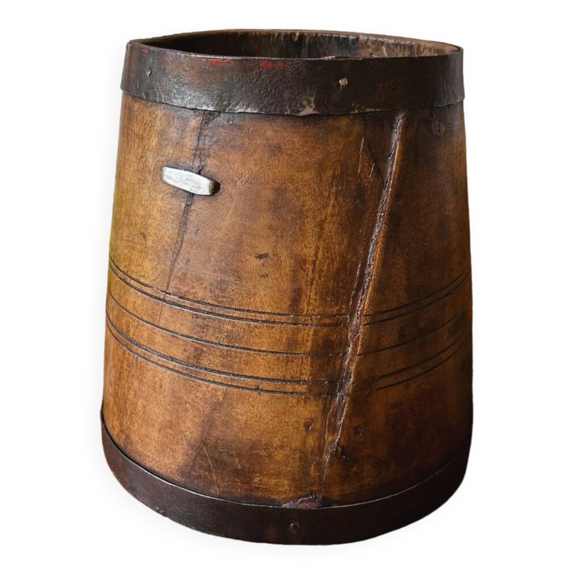 Atypical wooden planter