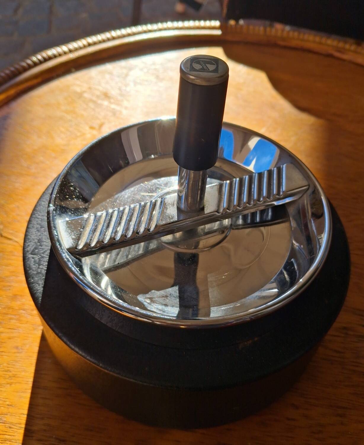 Cendrier noir et chromé vintage