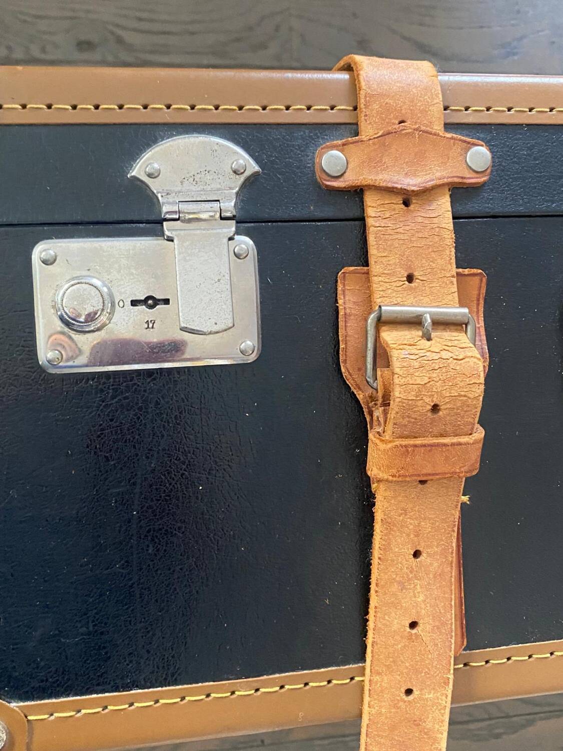 Malle Cabin Mid-Century Fibre Vulcanised / Beige Leather / Metal