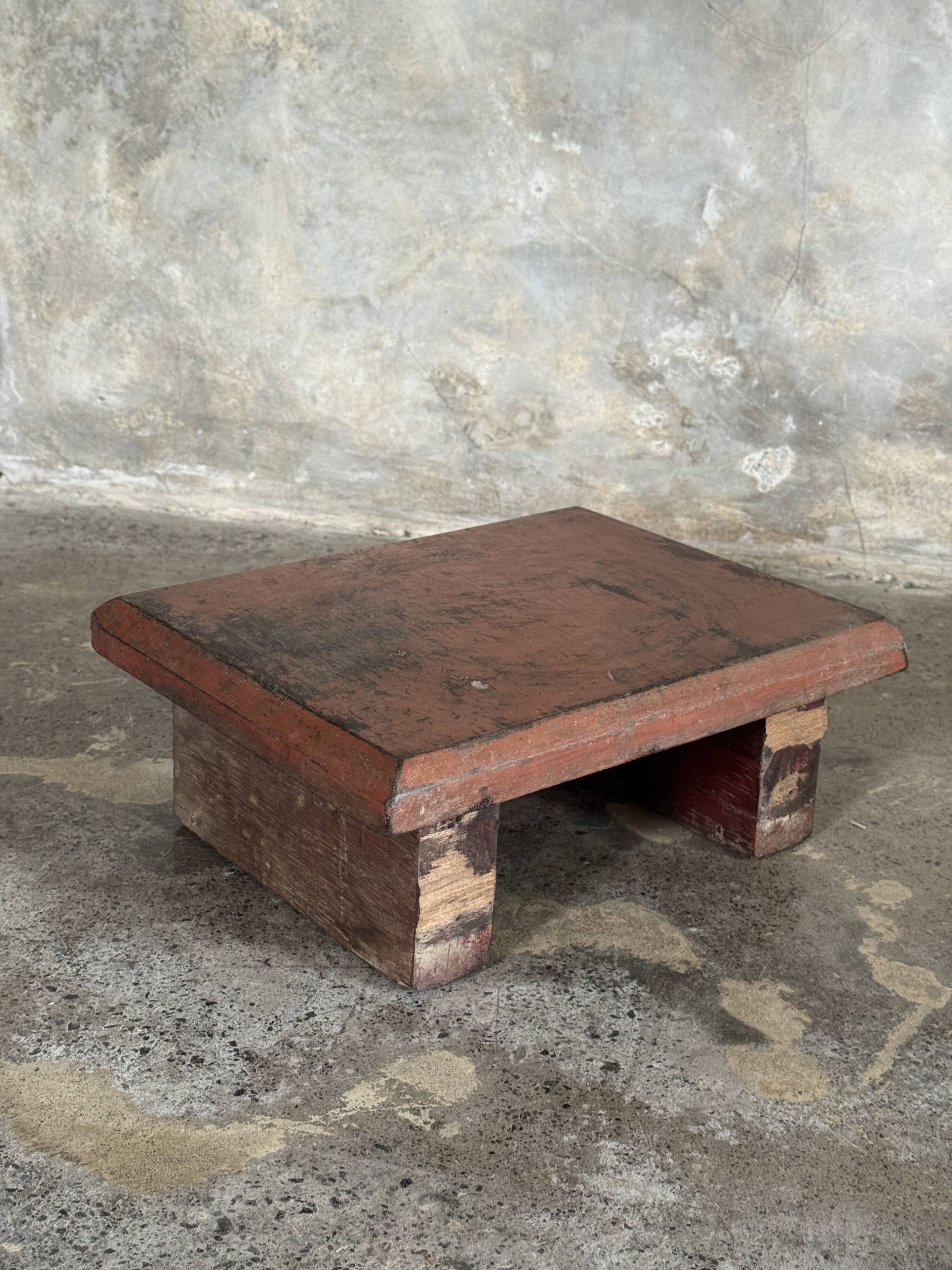 Small auxiliary stool in upcycled teak with red chrome (3274)