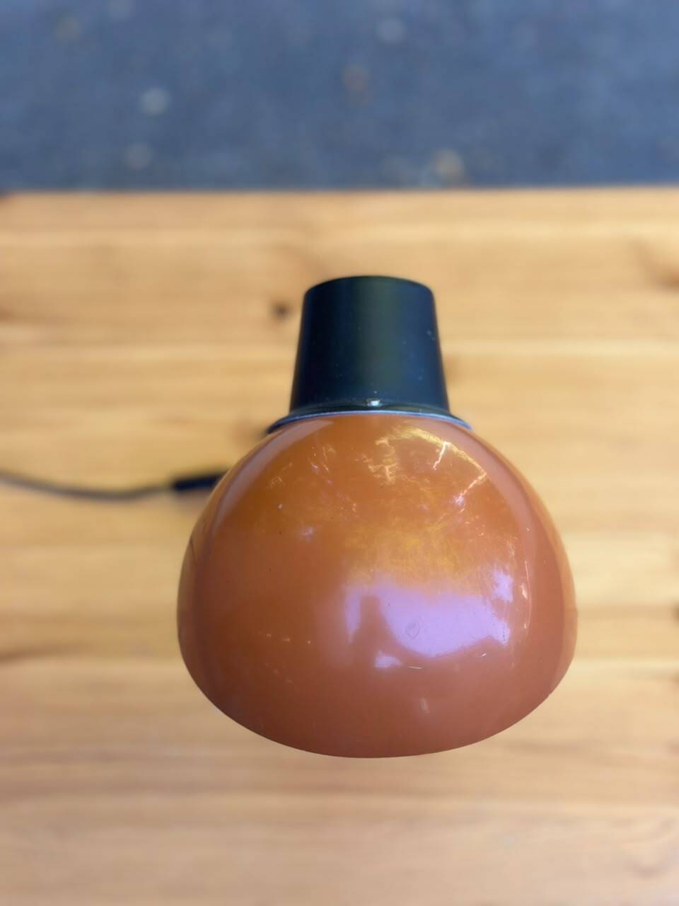 Vintage 70s desk lamp with a swan neck in terracotta and black, space age style.
