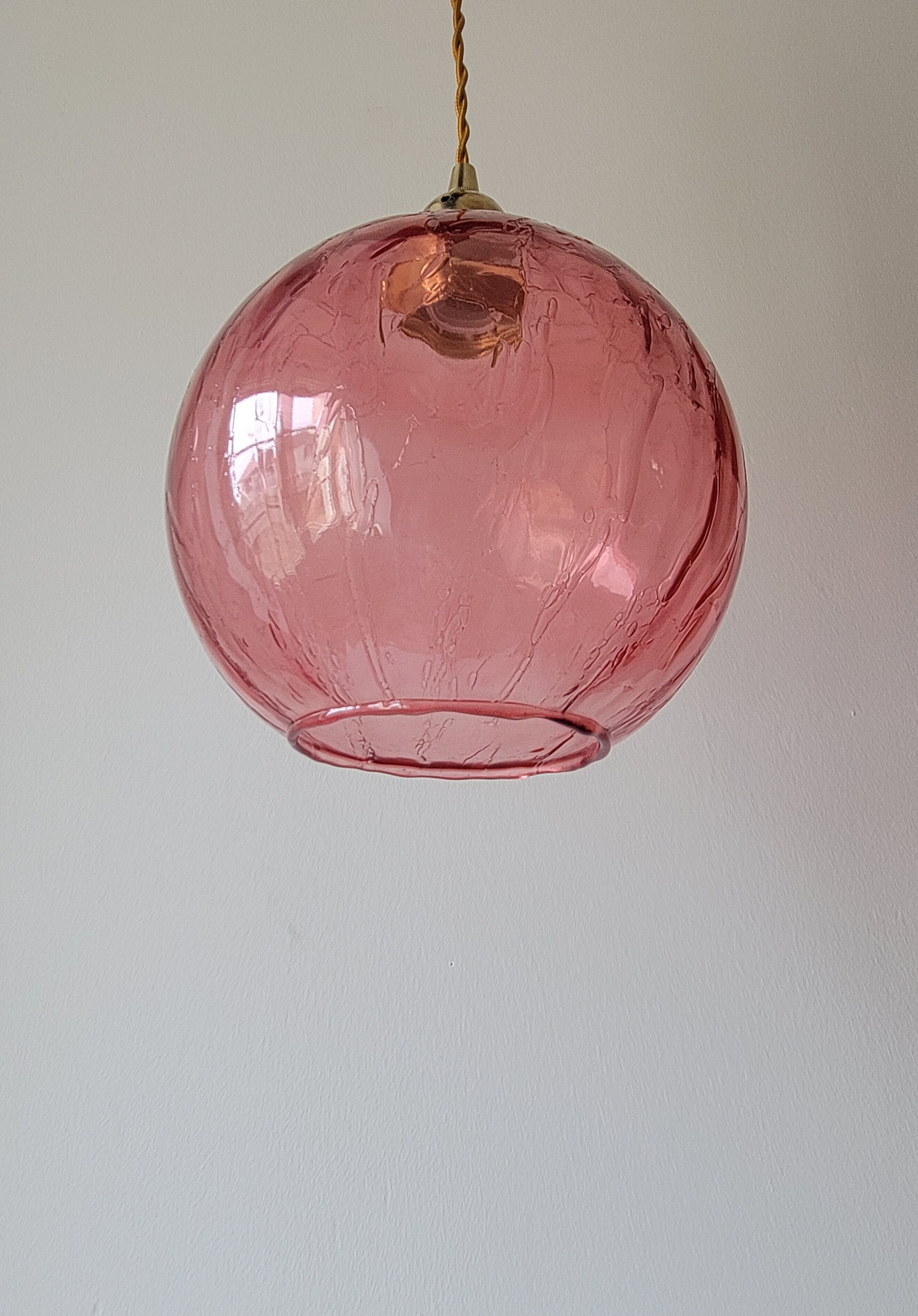 Ribbed glass suspension