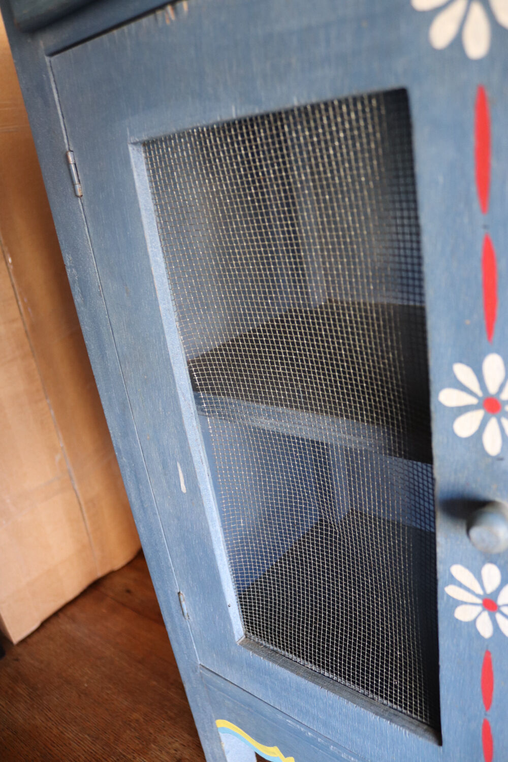 Small painted blue folk furniture – country spirit